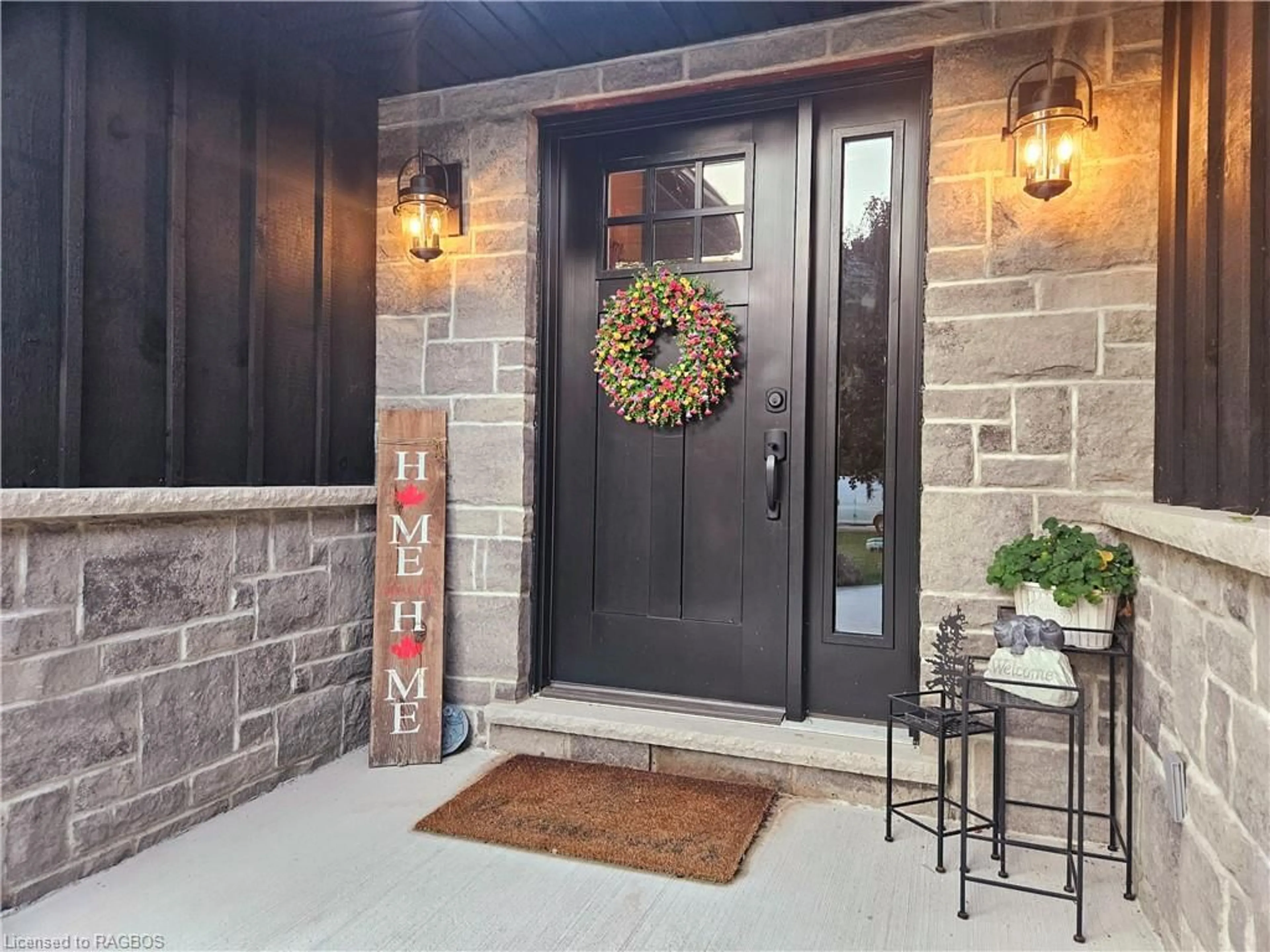 Indoor entryway, wood floors for 107 Mary Ave, Kilsyth Ontario N4K 5N5