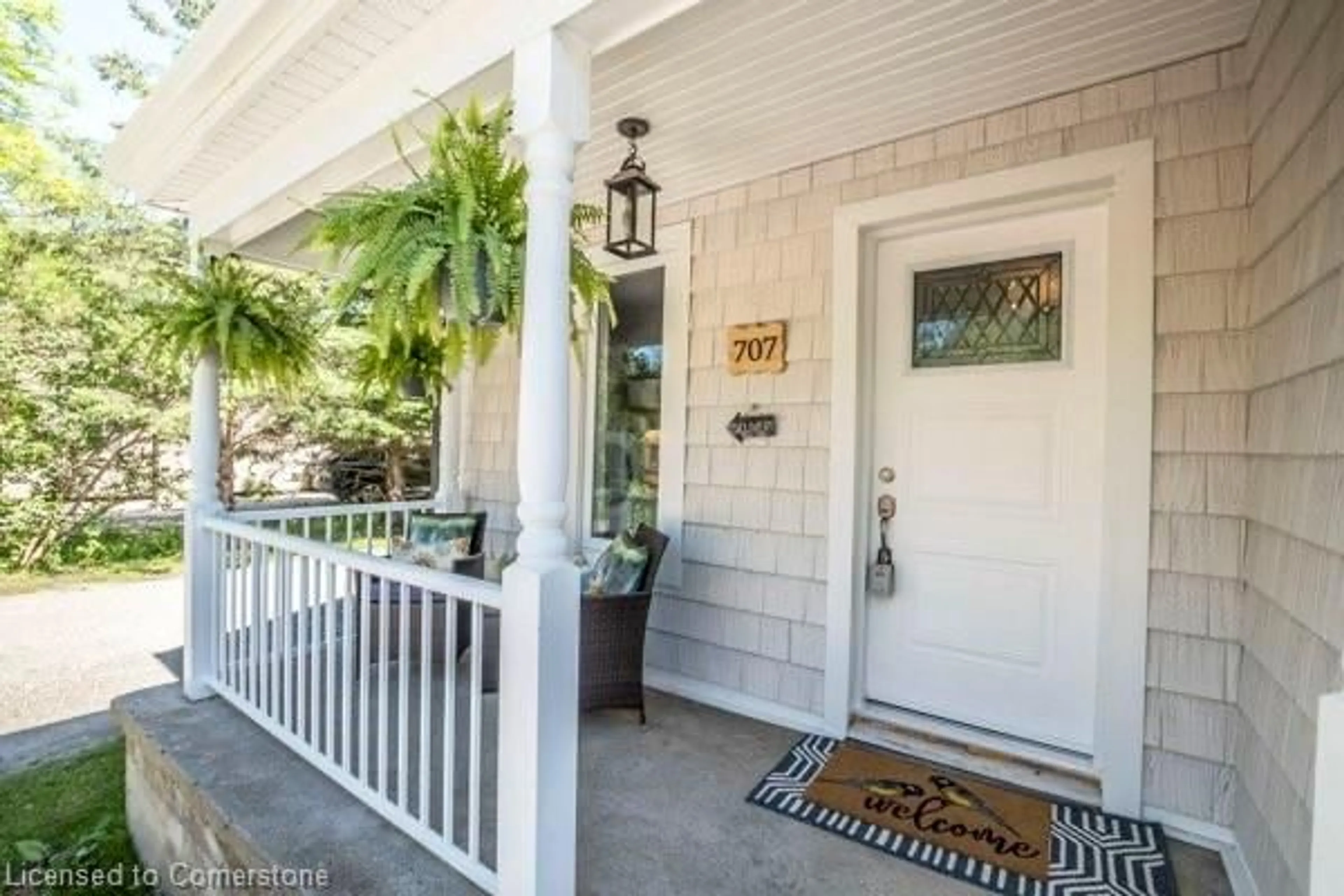 Indoor entryway, wood floors for 707 Conservation Dr, Waterloo Ontario N2J 3Z4