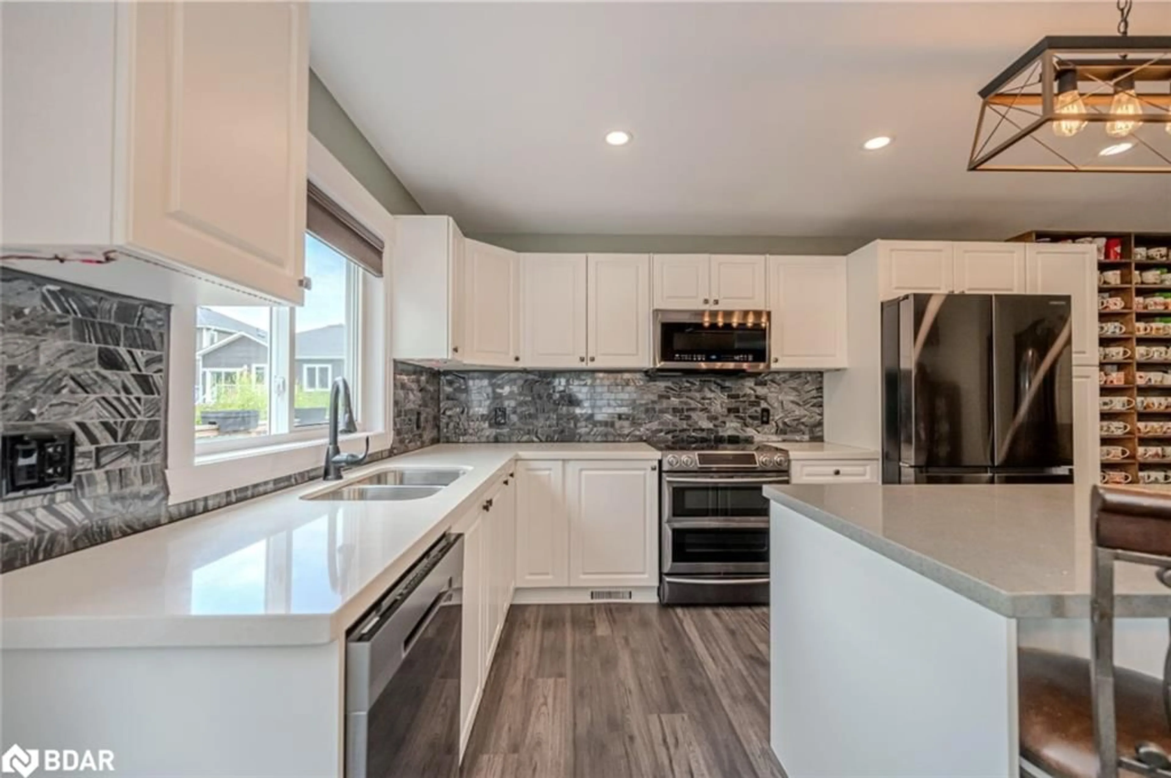 Open concept kitchen for 2638 Grand Tamarack Cres, Severn Ontario L3V 7A8