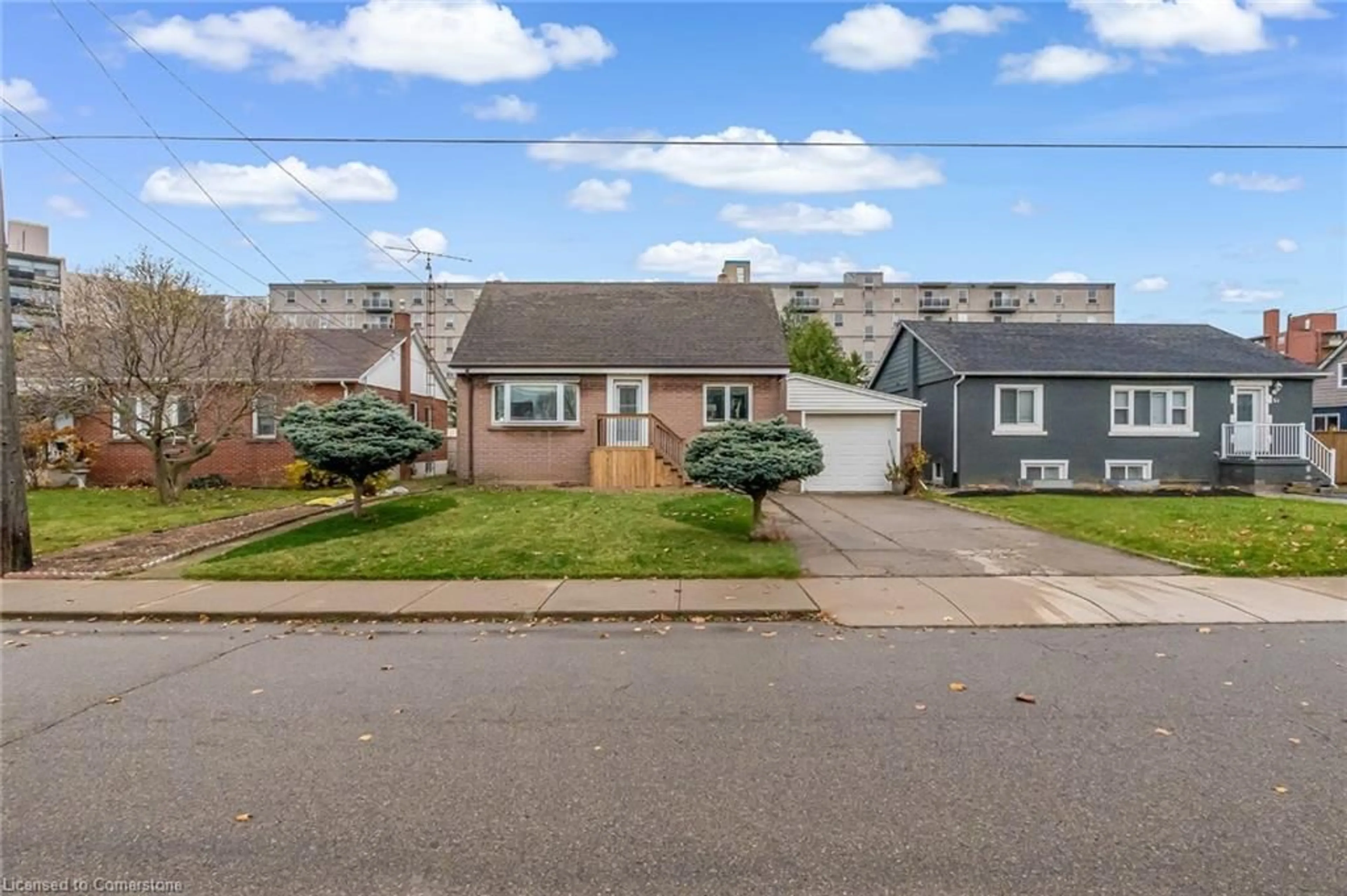 Frontside or backside of a home, the street view for 58 Duncombe Dr, Hamilton Ontario L9A 2G2