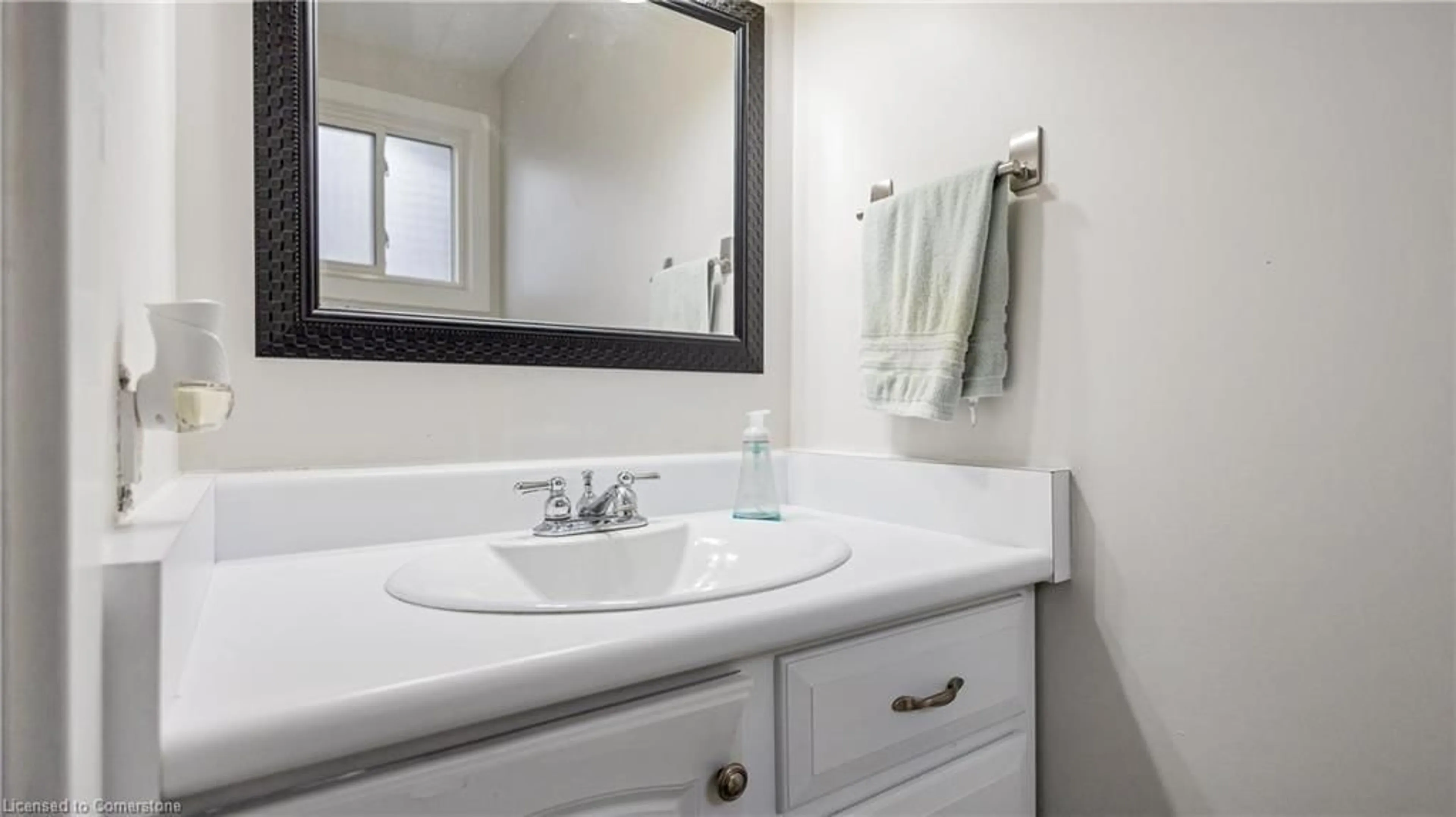 Standard bathroom, wood floors for 37 Burke Dr, Caledonia Ontario N3W 1C3