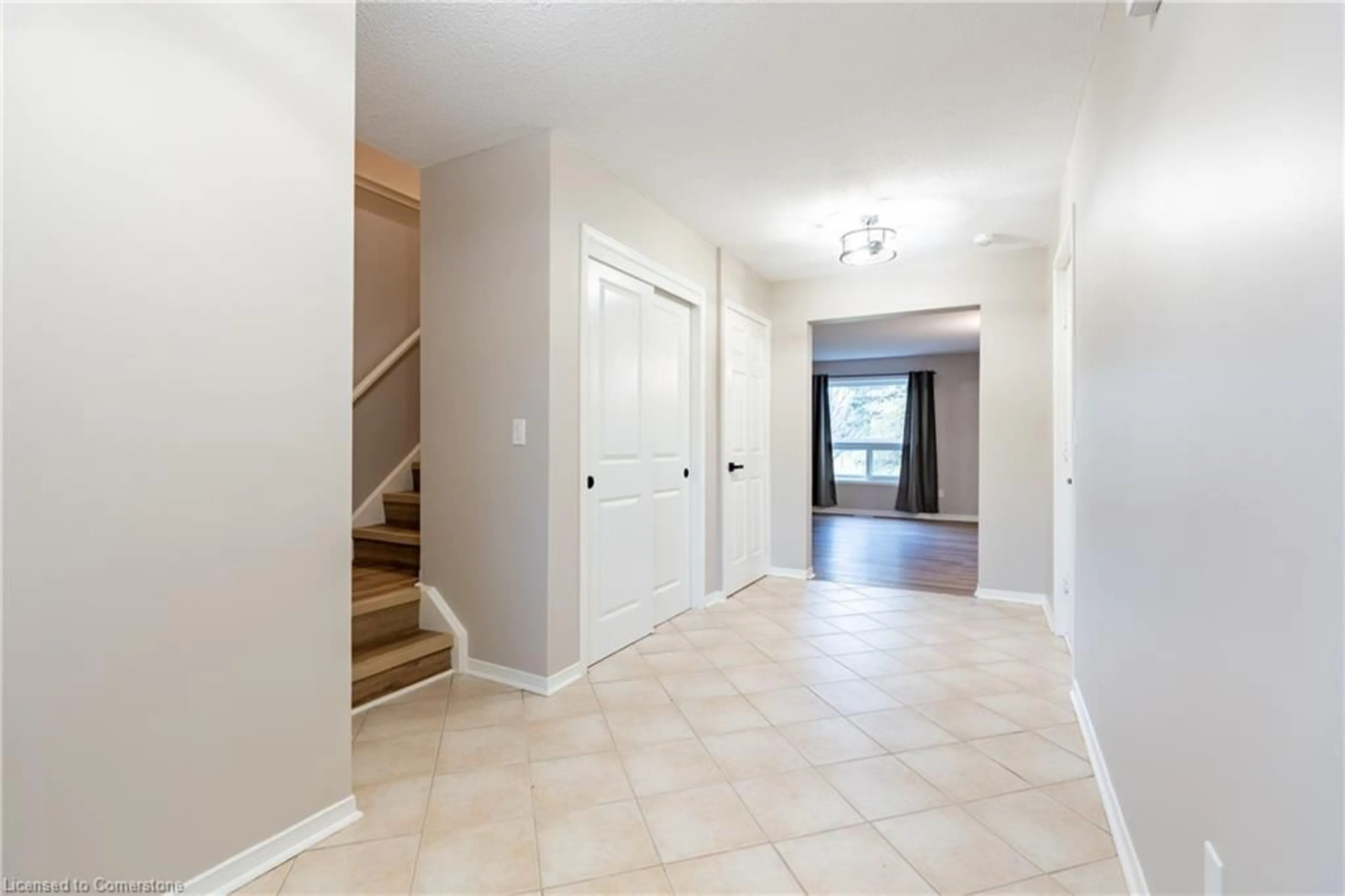 Indoor entryway, carpet floors for 25 Meadowvale Dr #1, Fonthill Ontario L0S 1E4