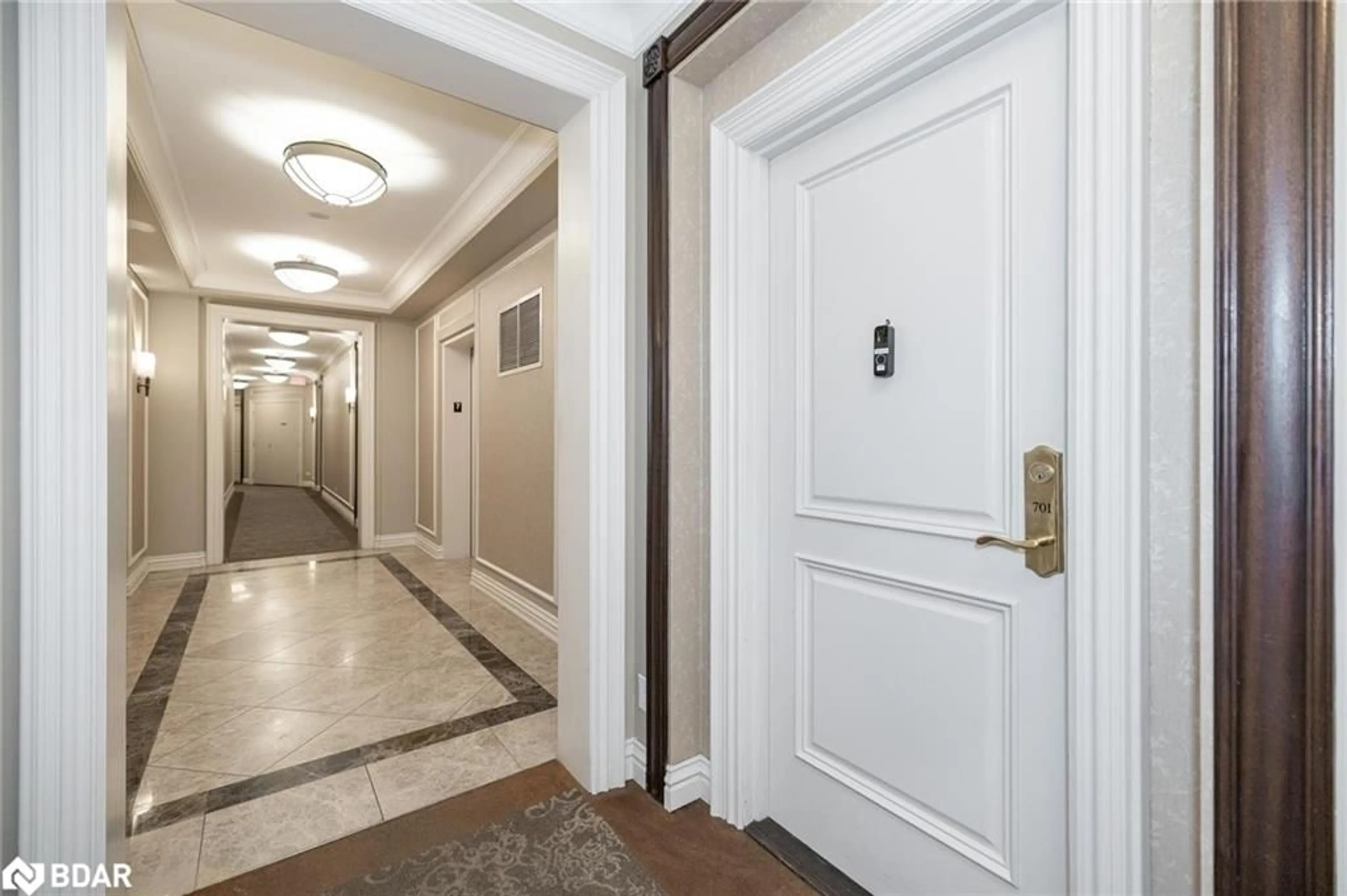 Indoor foyer, wood floors for 9235 Jane St #701, Maple Ontario L6A 0J8