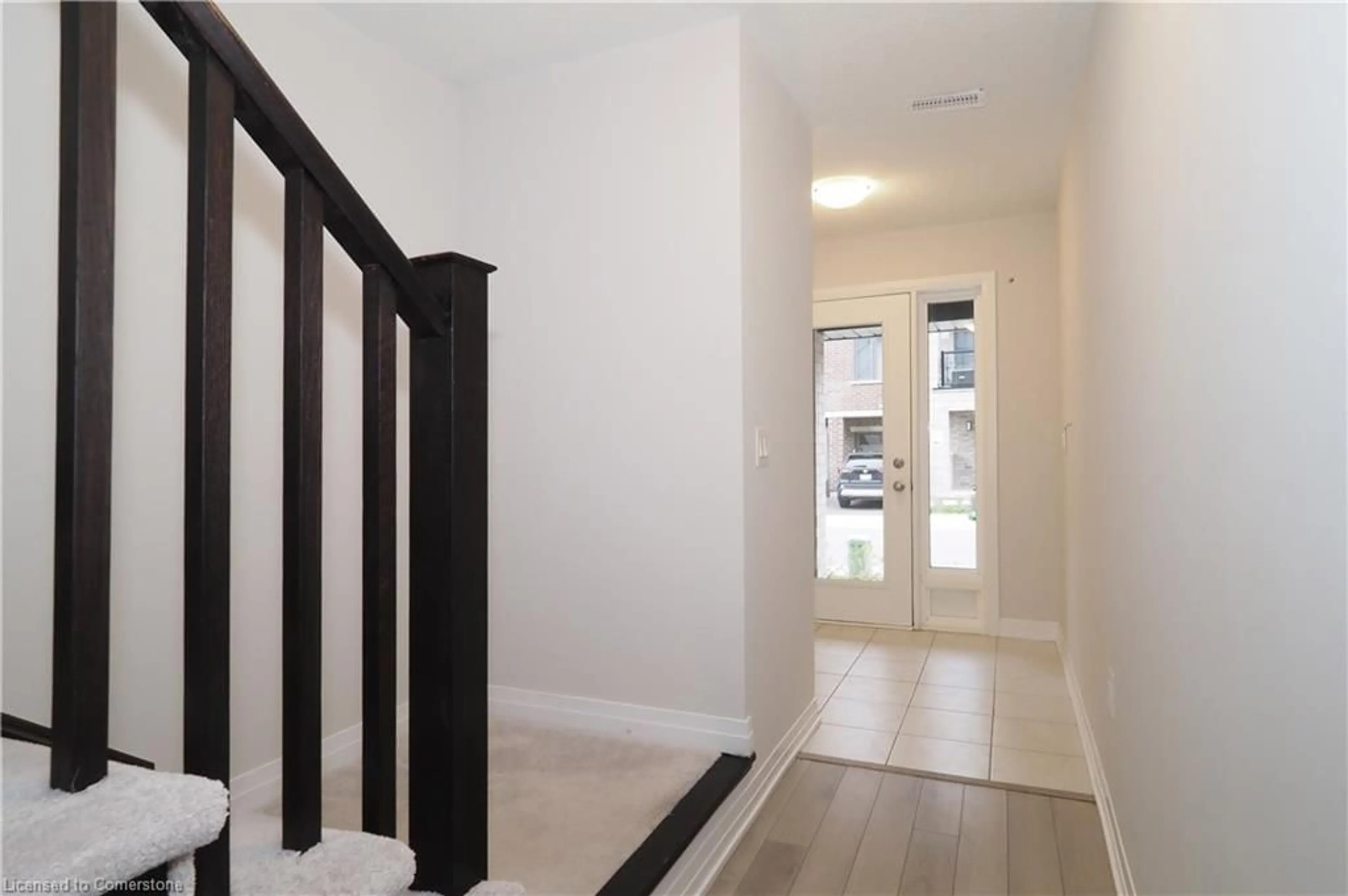 Indoor entryway, wood floors for 585 Colborne St #1305, Brantford Ontario N3S 0K4