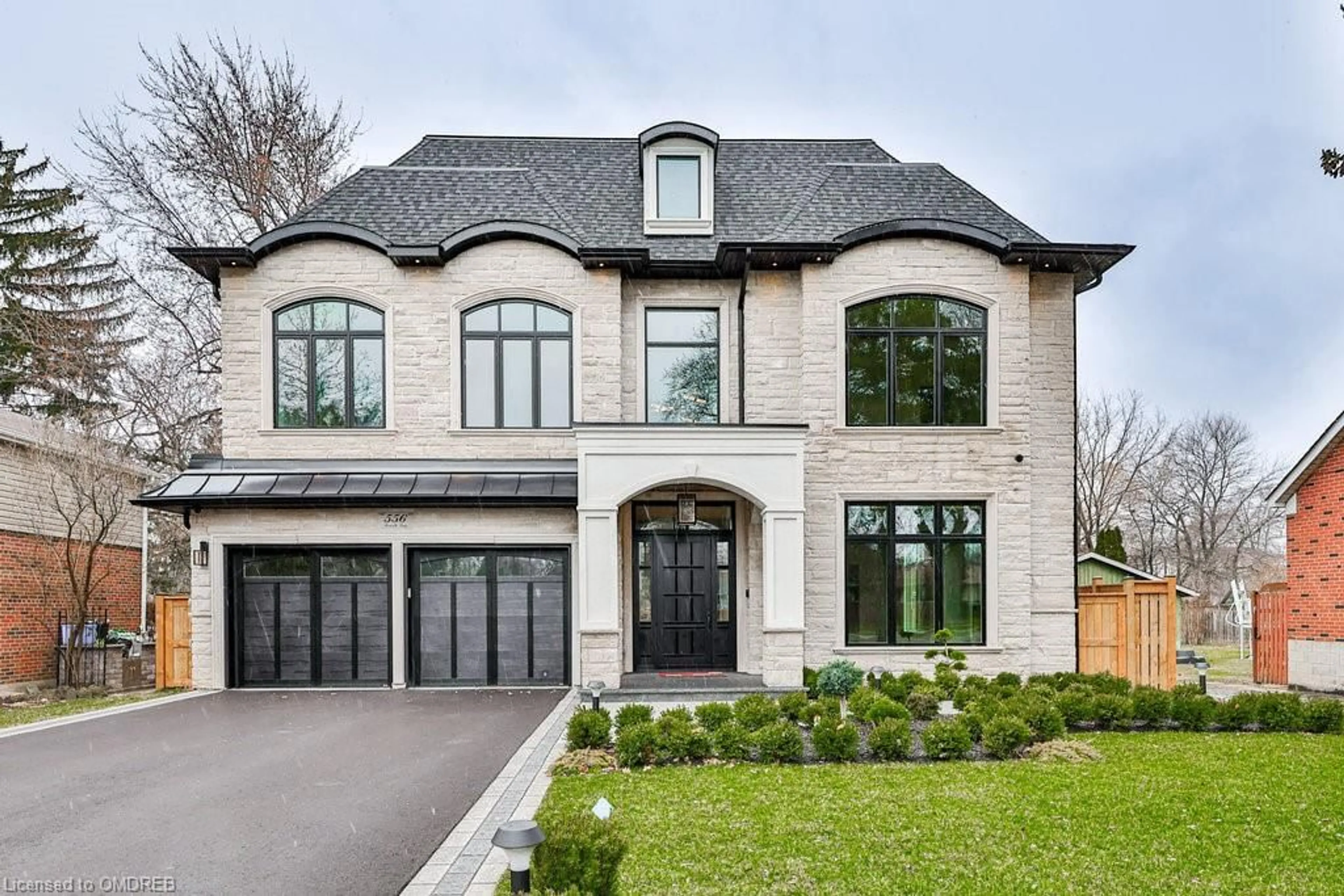 Home with brick exterior material for 556 Fourth Line, Oakville Ontario L6L 5A7