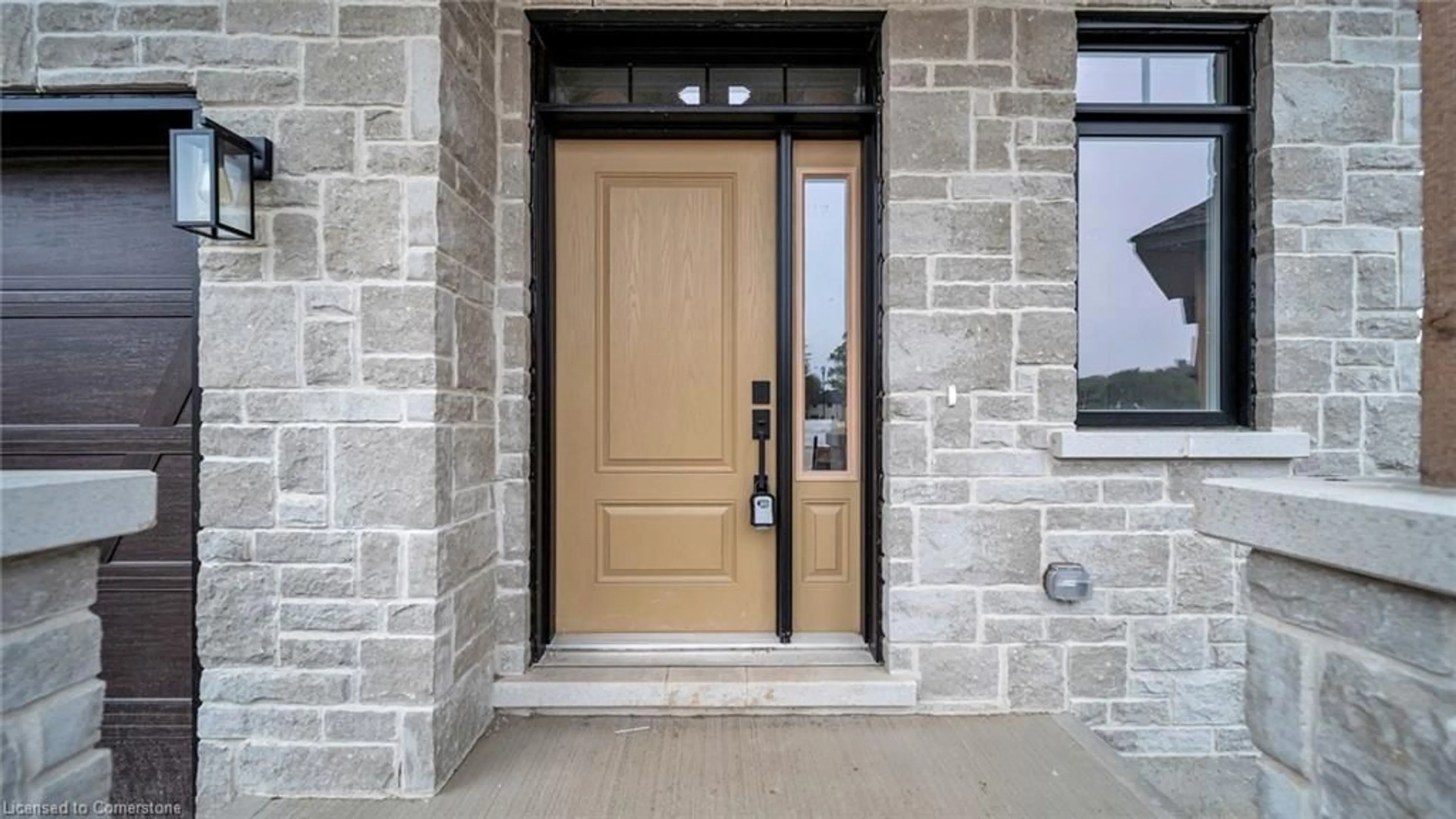 Indoor entryway, wood floors for 242 Mount Pleasant St St #9, Brantford Ontario N3T 1V1