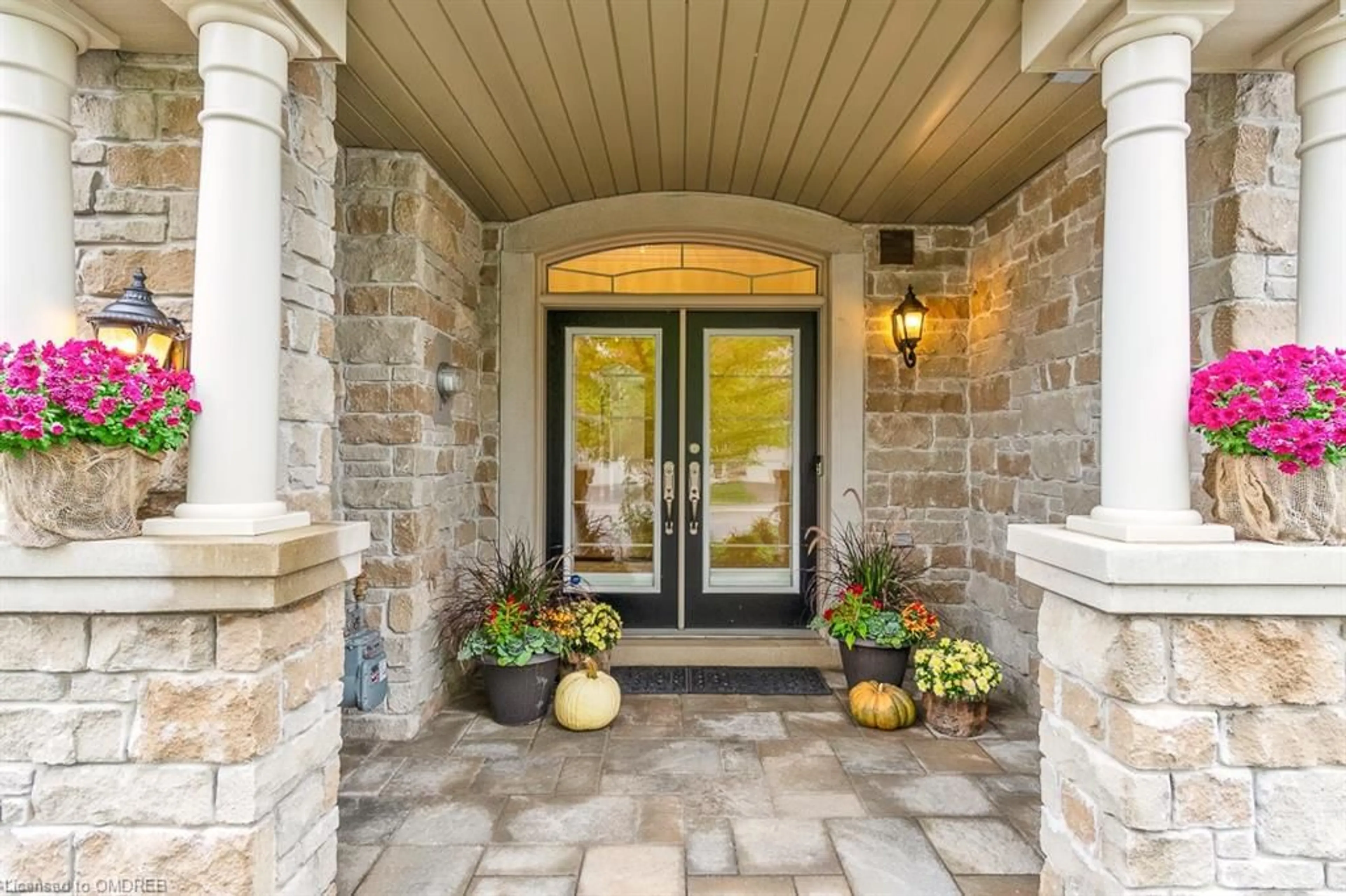 Indoor entryway, wood floors for 2484 Thornfield Common, Oakville Ontario L6M 0S2