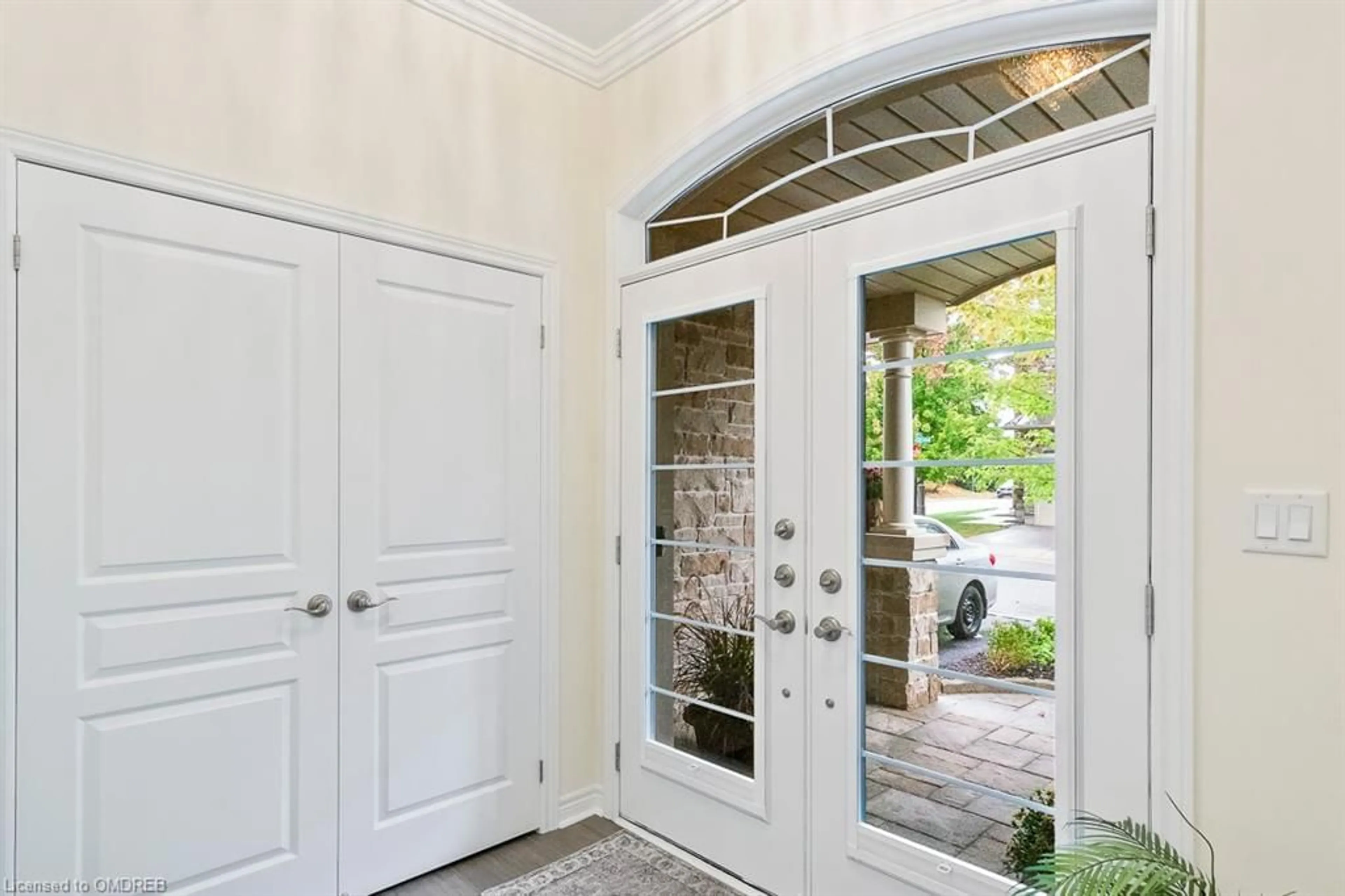 Indoor entryway, wood floors for 2484 Thornfield Common, Oakville Ontario L6M 0S2