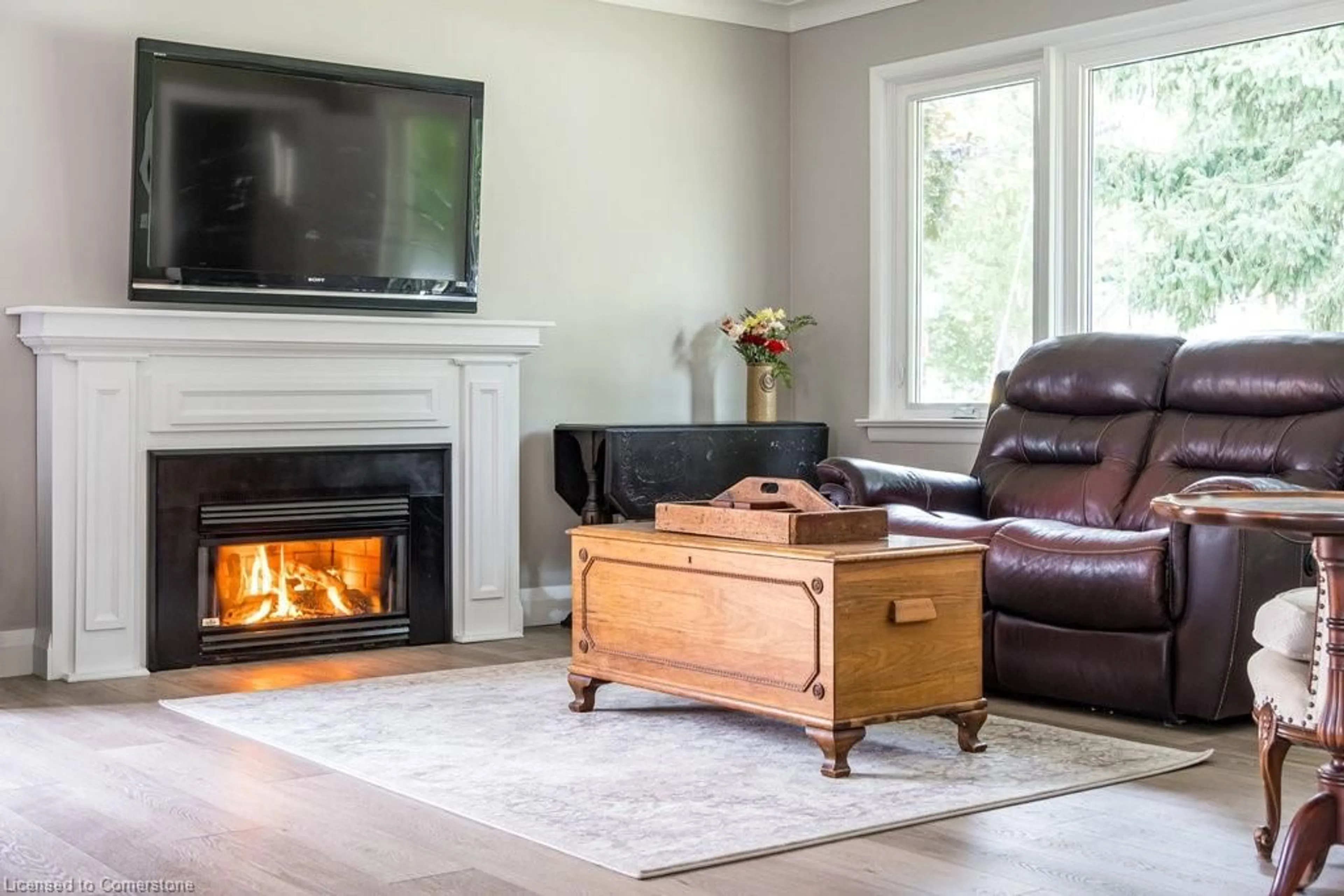 Living room, wood floors for 567 Kingswood Pl, Burlington Ontario L7T 2W5