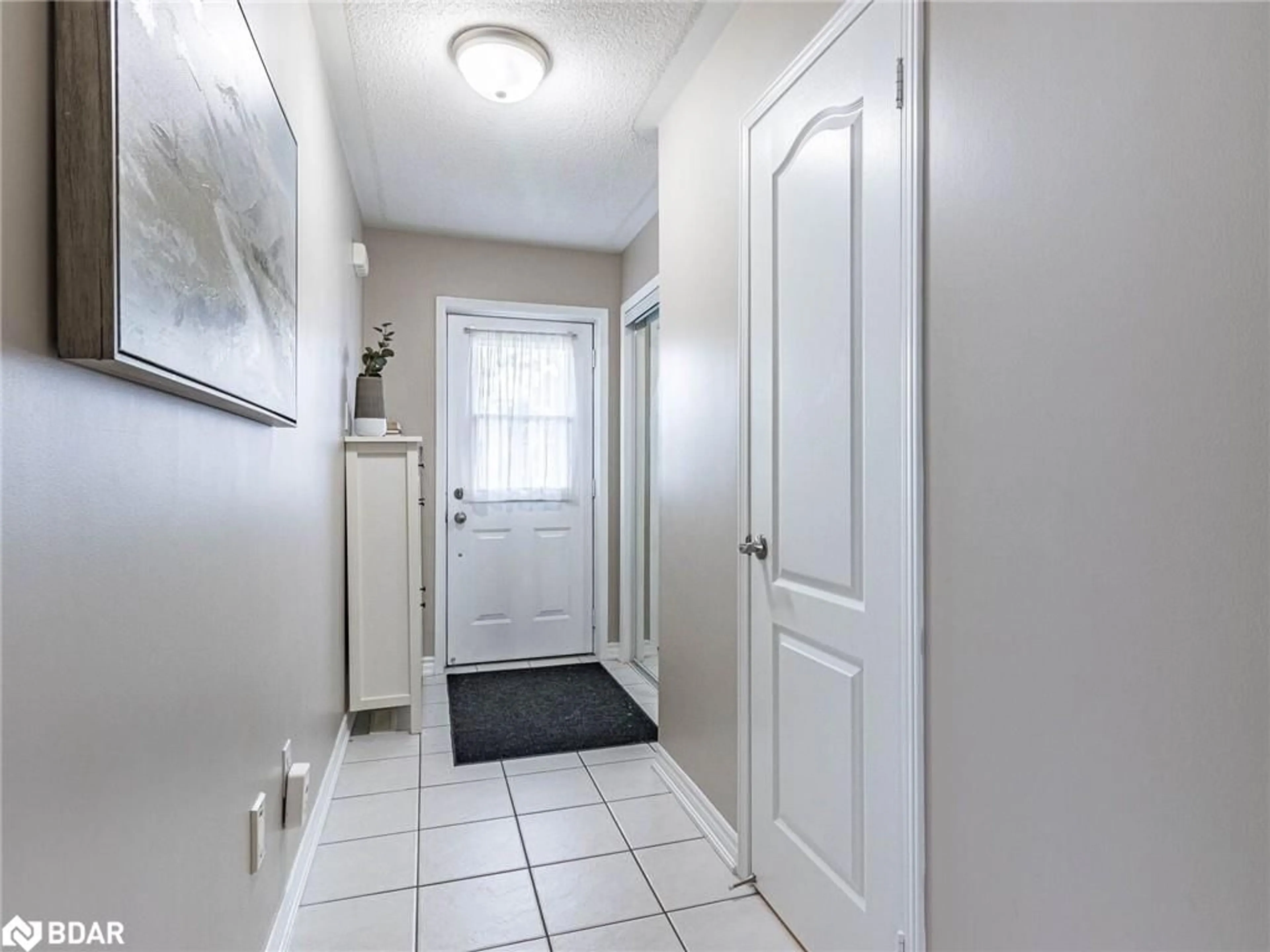 Indoor entryway, wood floors for 571 Rossellini Dr, Mississauga Ontario L5W 1M5