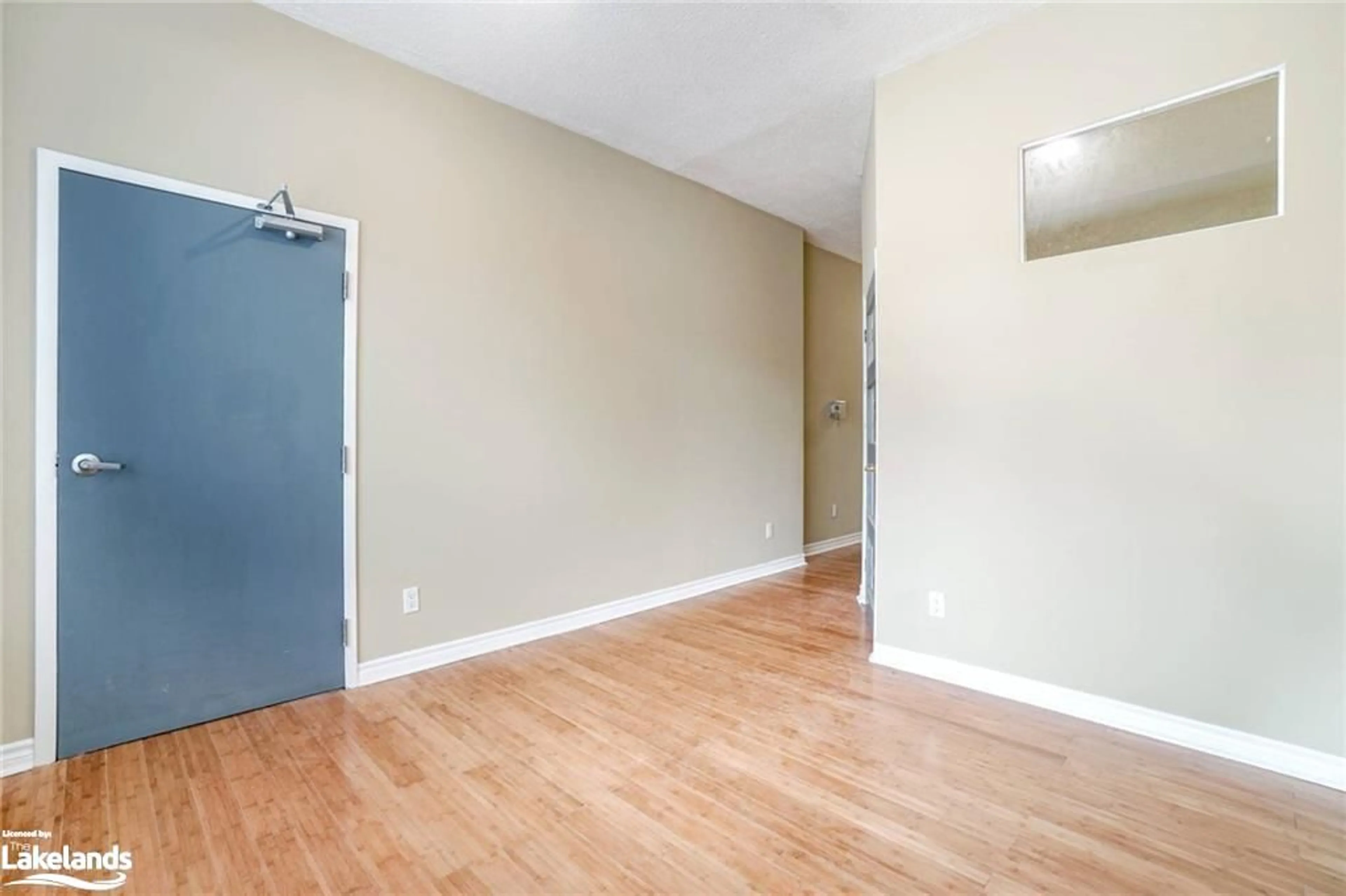 A pic of a room, wood floors for 214 Gerrard St, Toronto Ontario M5A 2E6