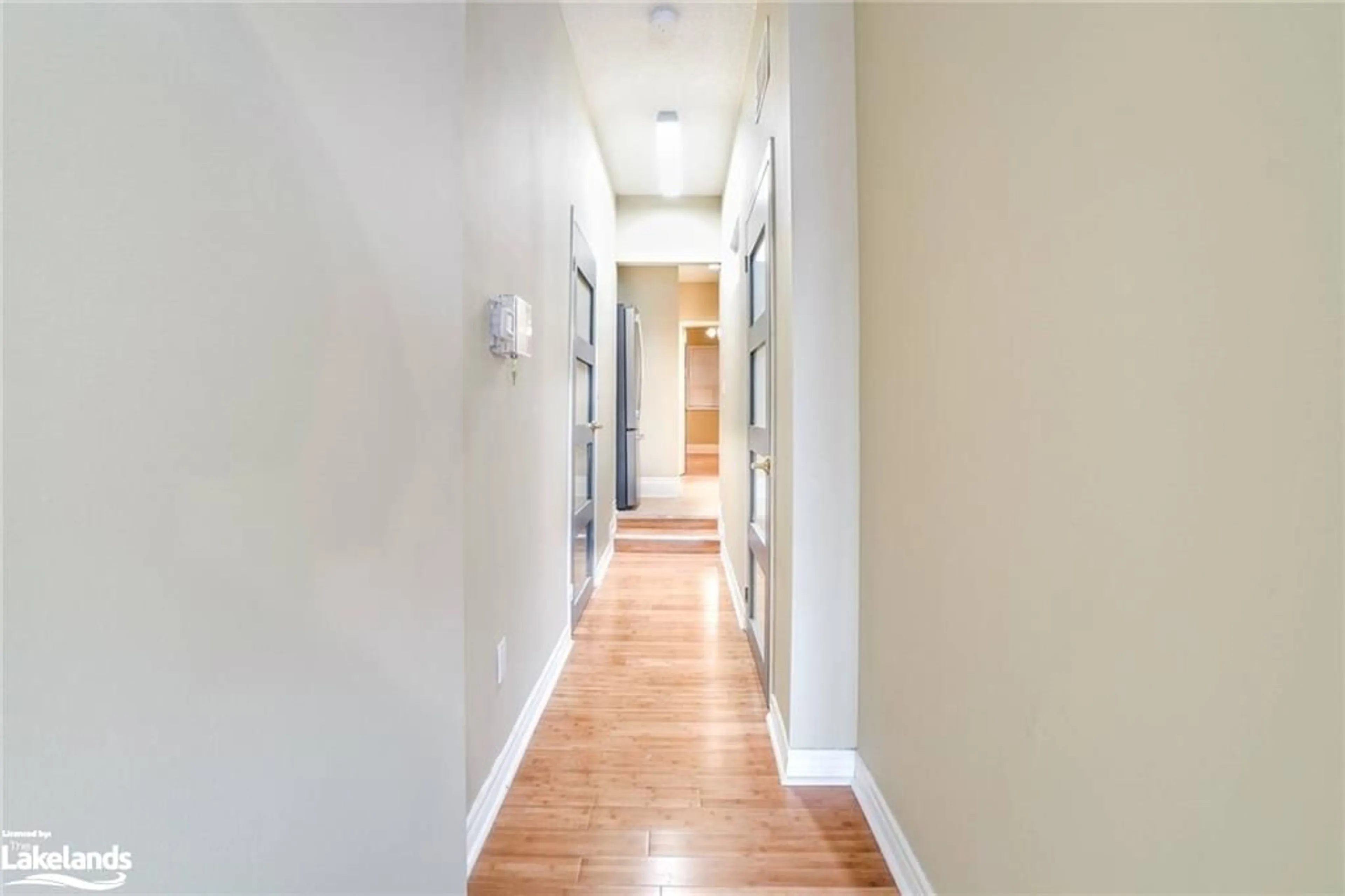 Indoor entryway, wood floors for 214 Gerrard St, Toronto Ontario M5A 2E6