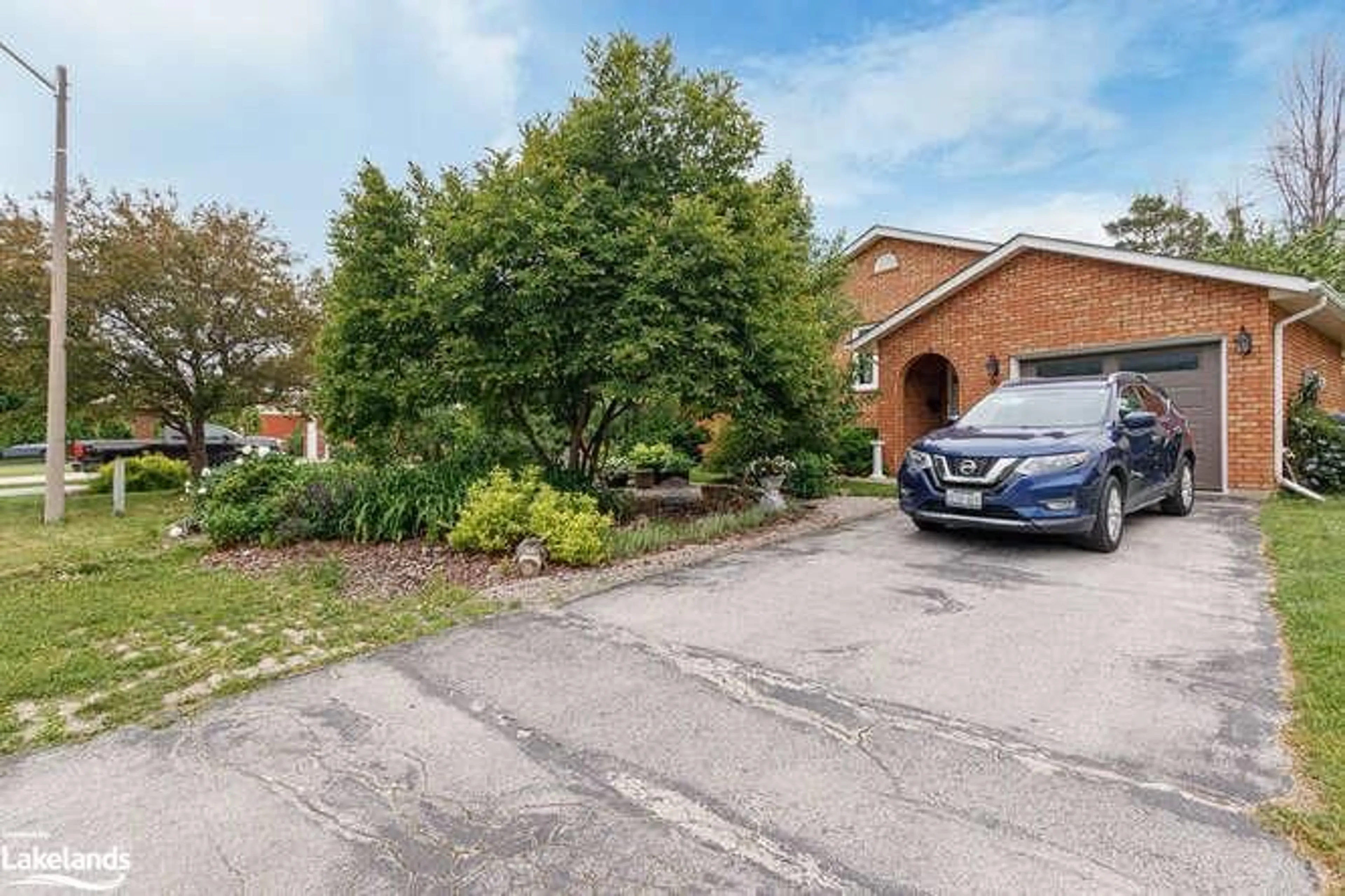 A pic from exterior of the house or condo, the street view for 96 Lockhart Rd, Collingwood Ontario L9Y 4L6