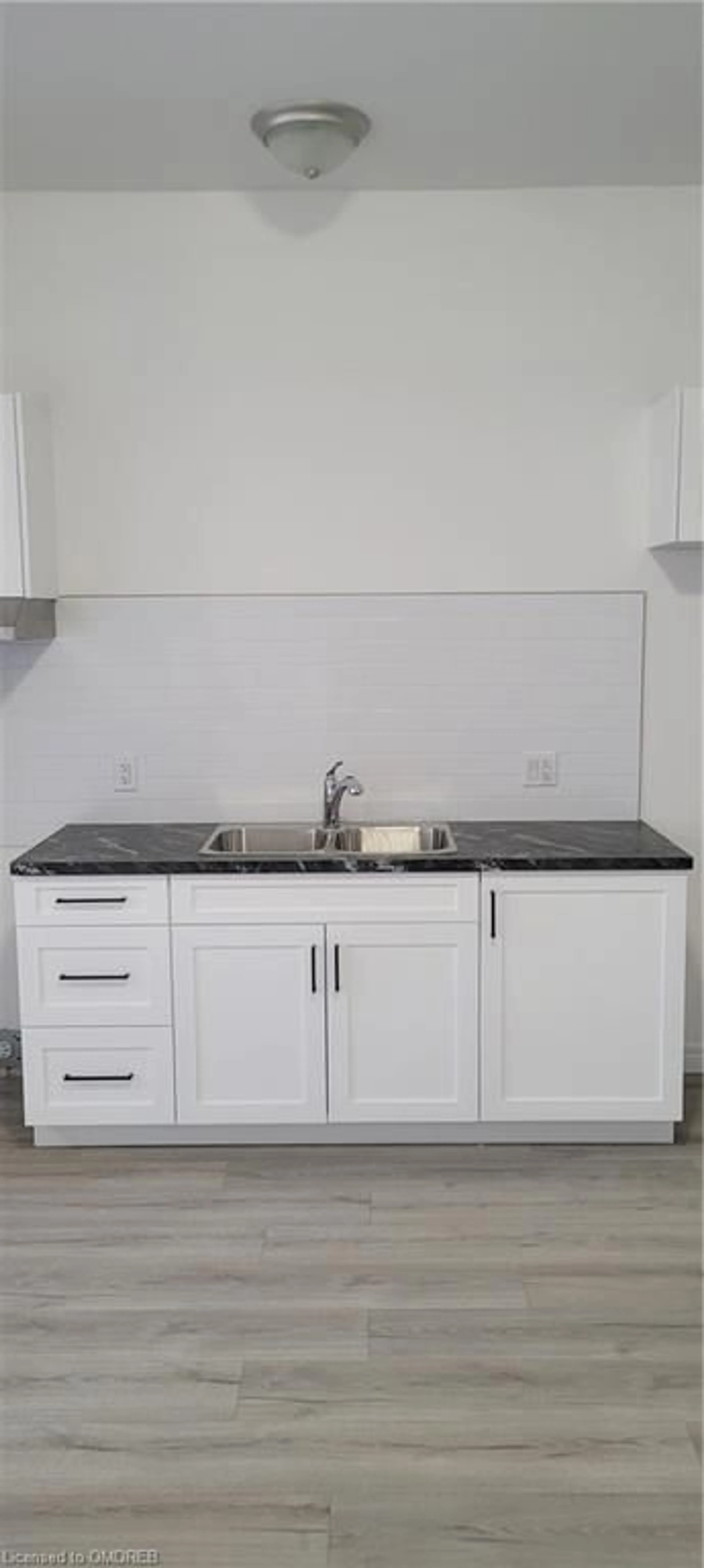 Standard kitchen, unknown floor for 38 Division St, Welland Ontario L3B 3Z6