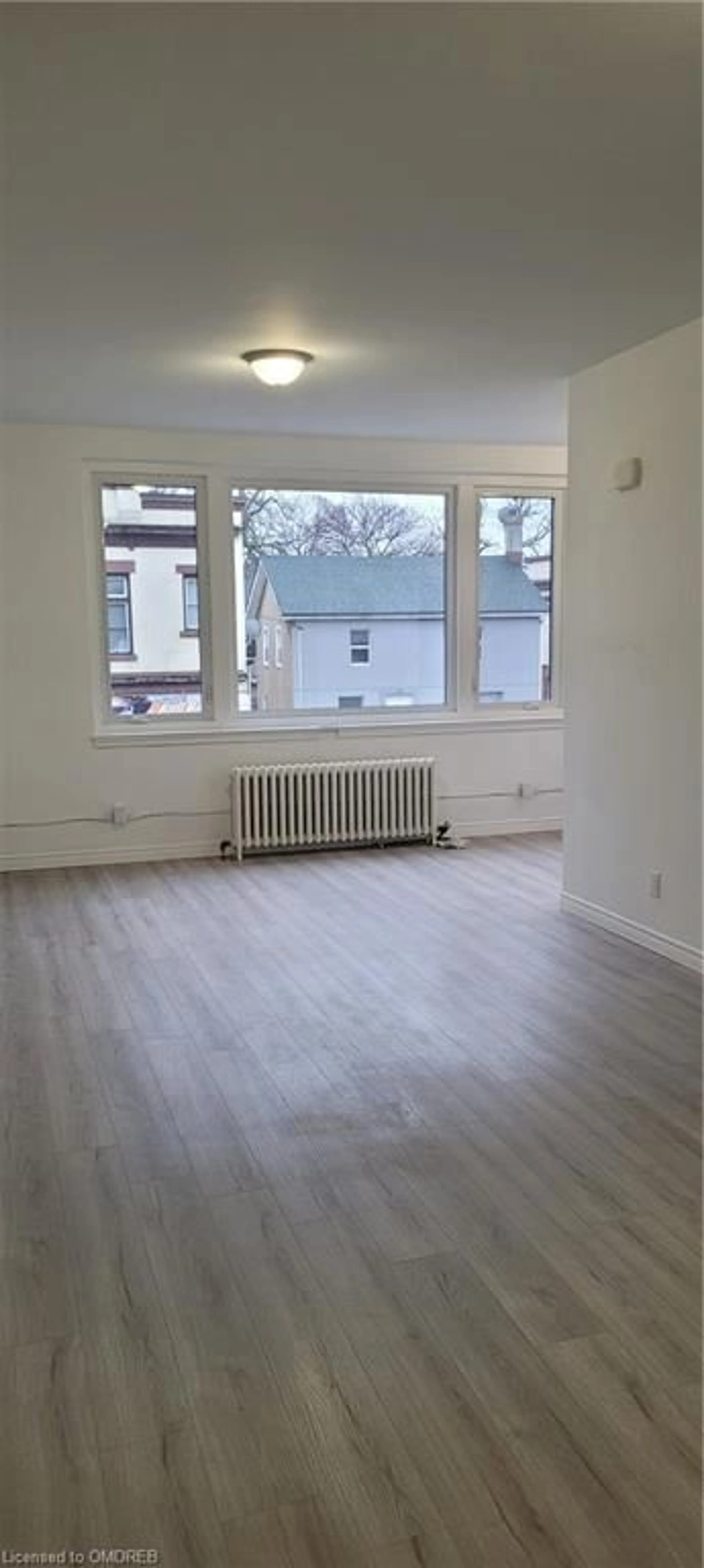 A pic of a room, wood floors for 38 Division St, Welland Ontario L3B 3Z6