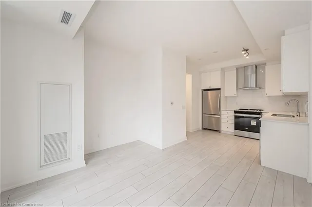 Additional property image - 55 Duke St Unit 306