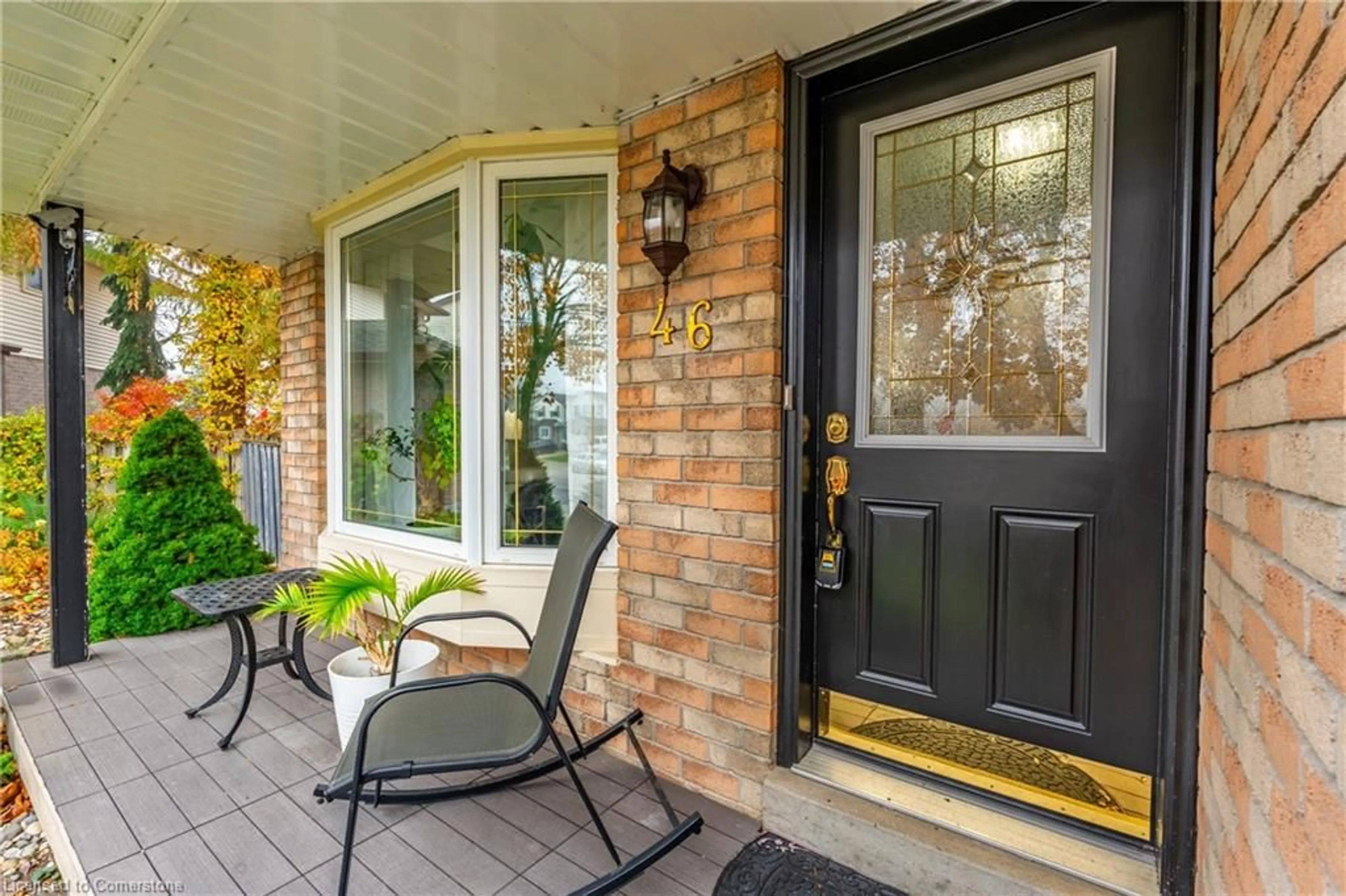 Indoor entryway, wood floors for 46 Vesper Crt, Stoney Creek Ontario L8J 2B5