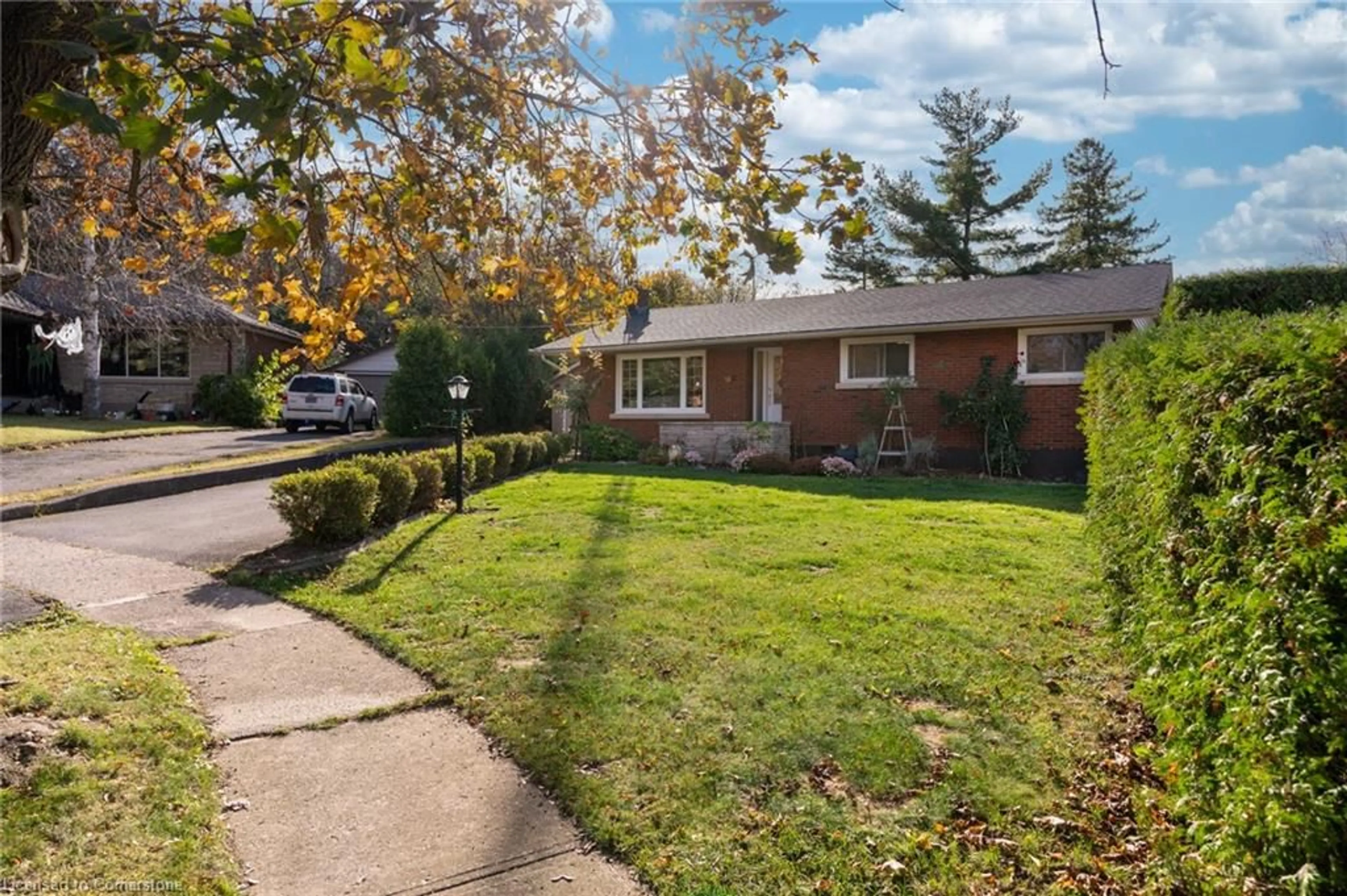 A pic from exterior of the house or condo, the fenced backyard for 10 Jamar Cir, St. Catharines Ontario L2T 2T6