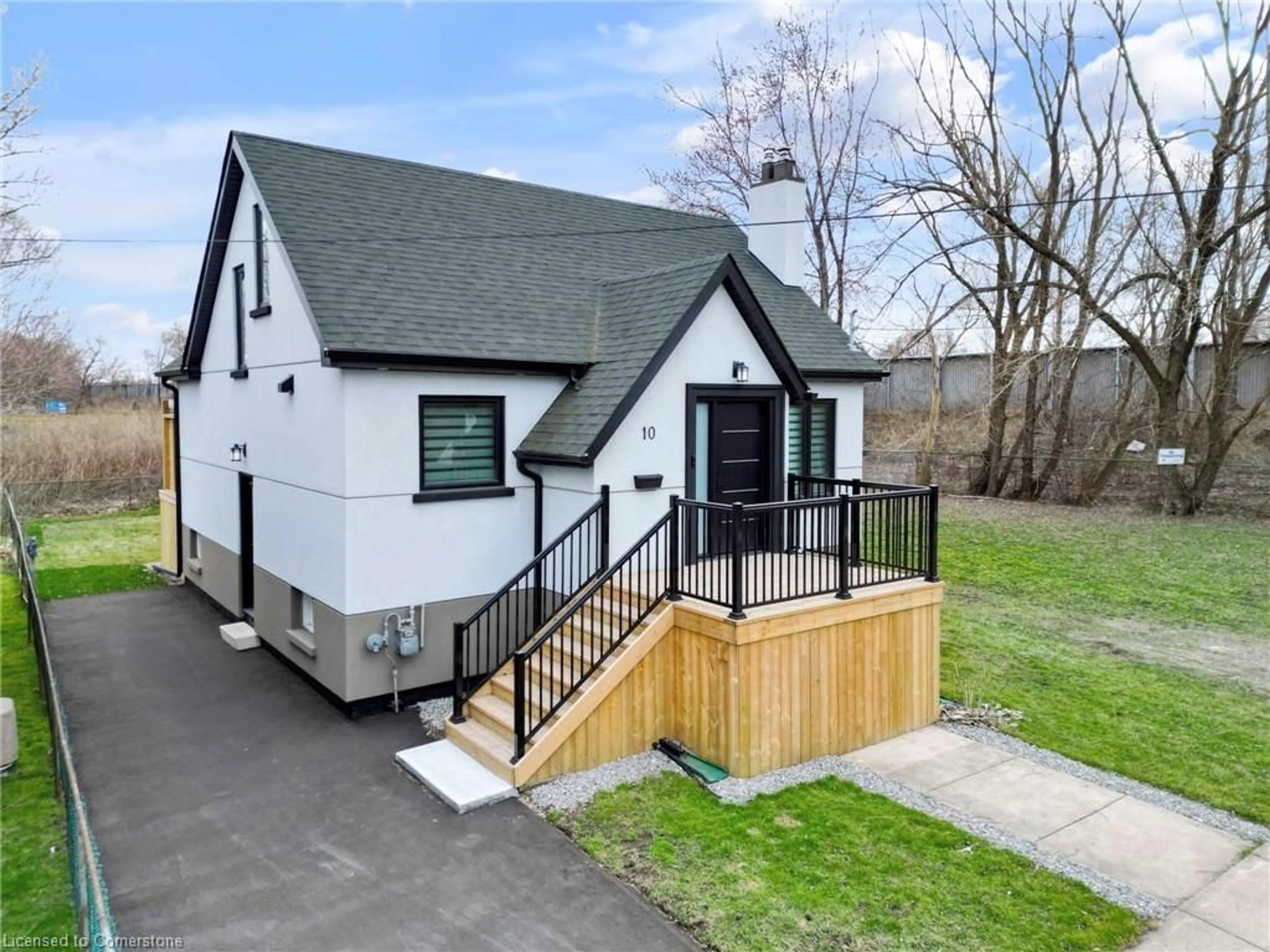 Frontside or backside of a home, cottage for 10 Bayside Ave, Hamilton Ontario L8H 7B4