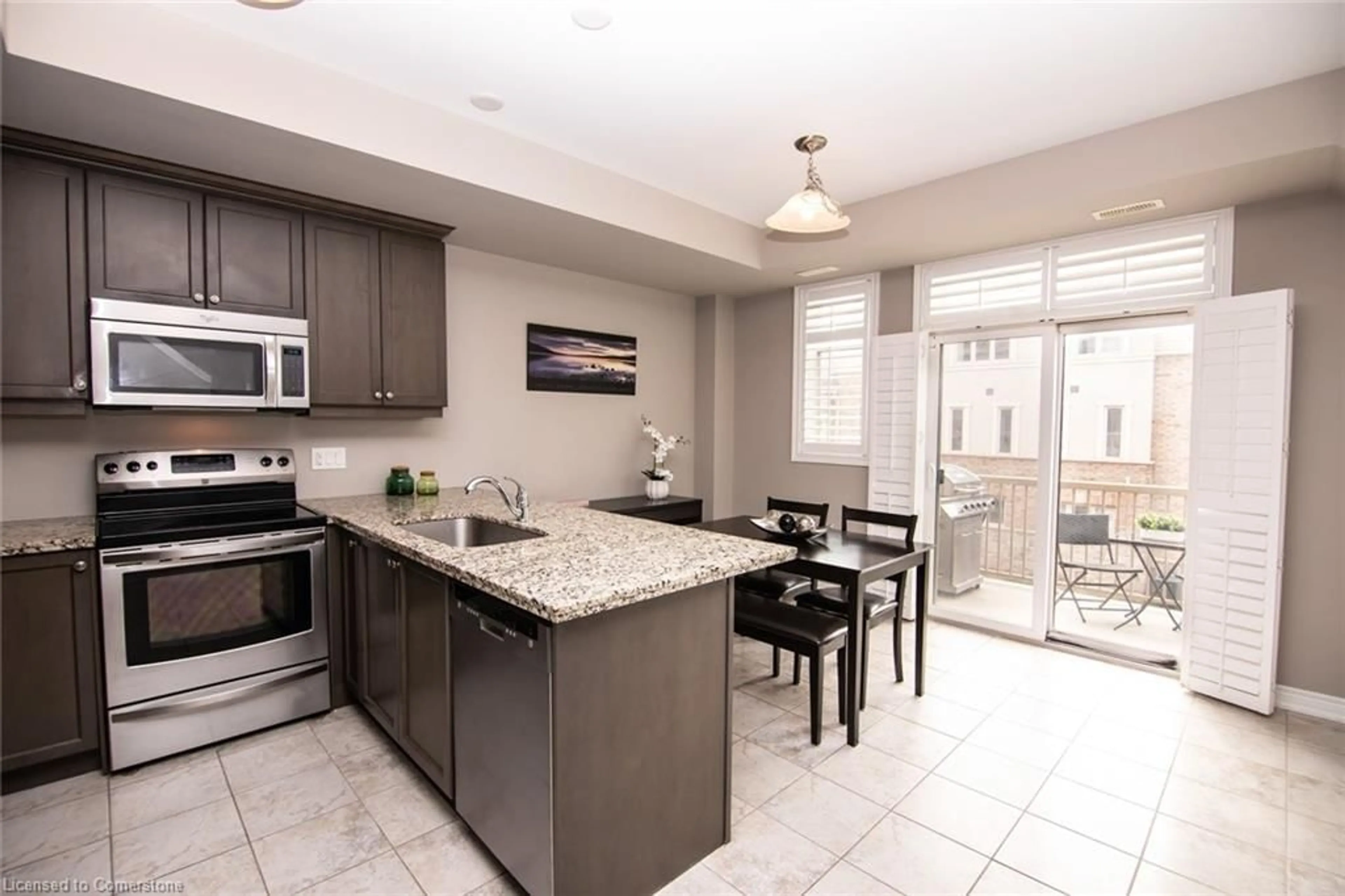 Open concept kitchen for 4139 Palermo Common #30, Burlington Ontario L7L 0G7