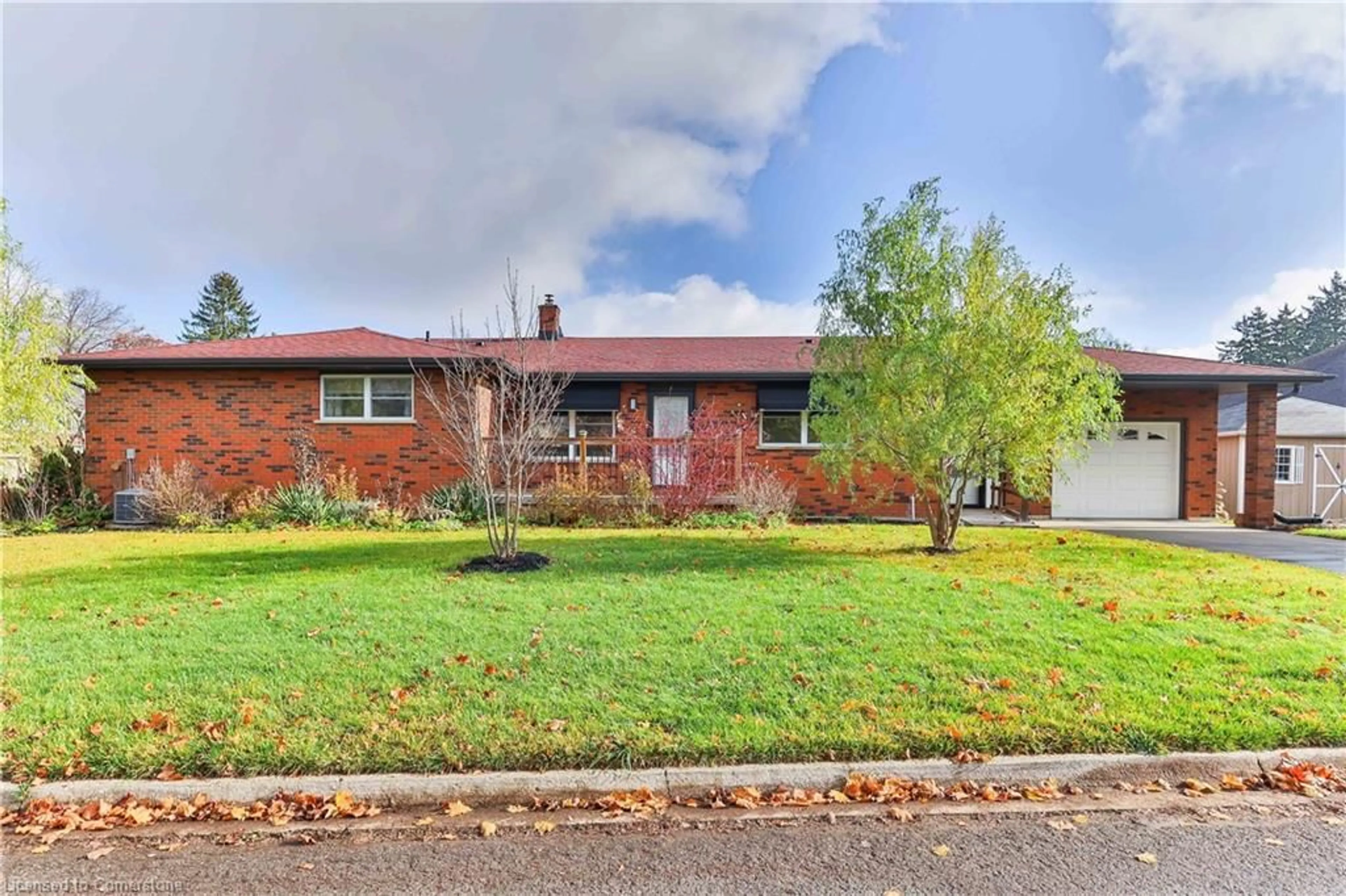 Home with brick exterior material for 71 Lee Ave, Simcoe Ontario N3Y 5B8