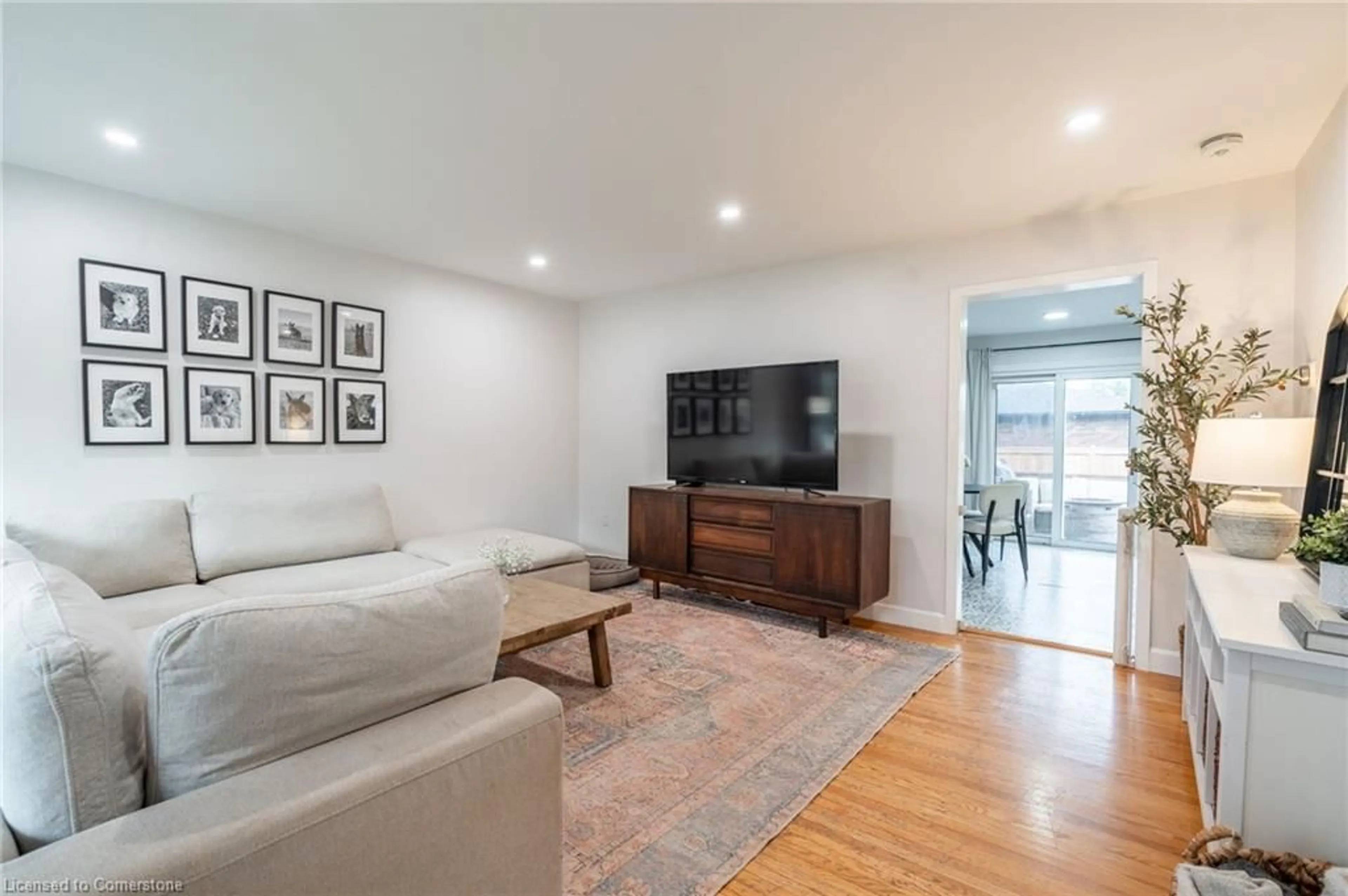 Living room, wood floors for 18 Warwick Rd, Stoney Creek Ontario L8E 1Y3