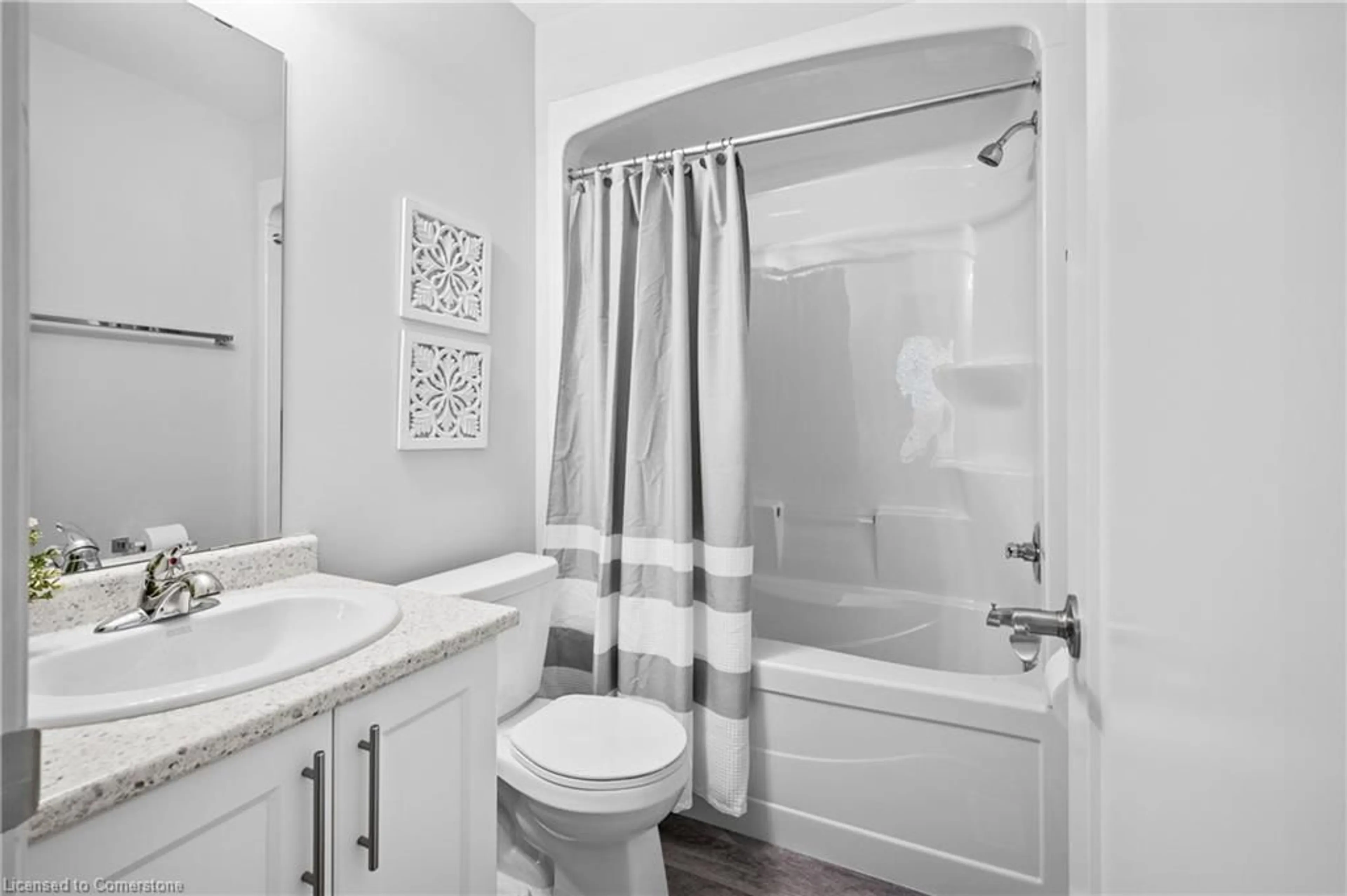 Bathroom, wood floors for 271 Dalgleish Trail, Hamilton Ontario L0R 1P0