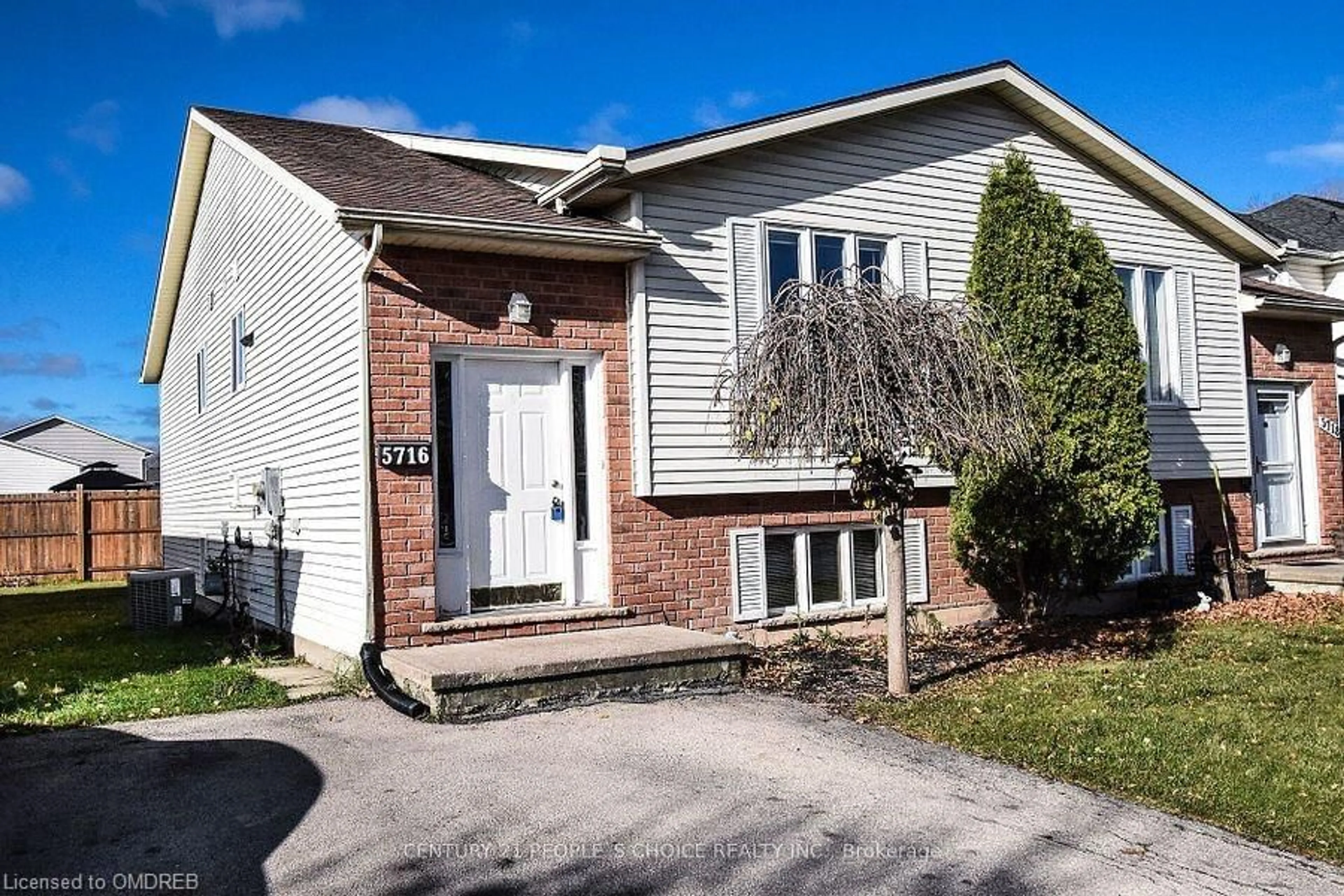 A pic from exterior of the house or condo, cottage for 5716 Deerbrook St, Niagara Falls Ontario L2G 7V6