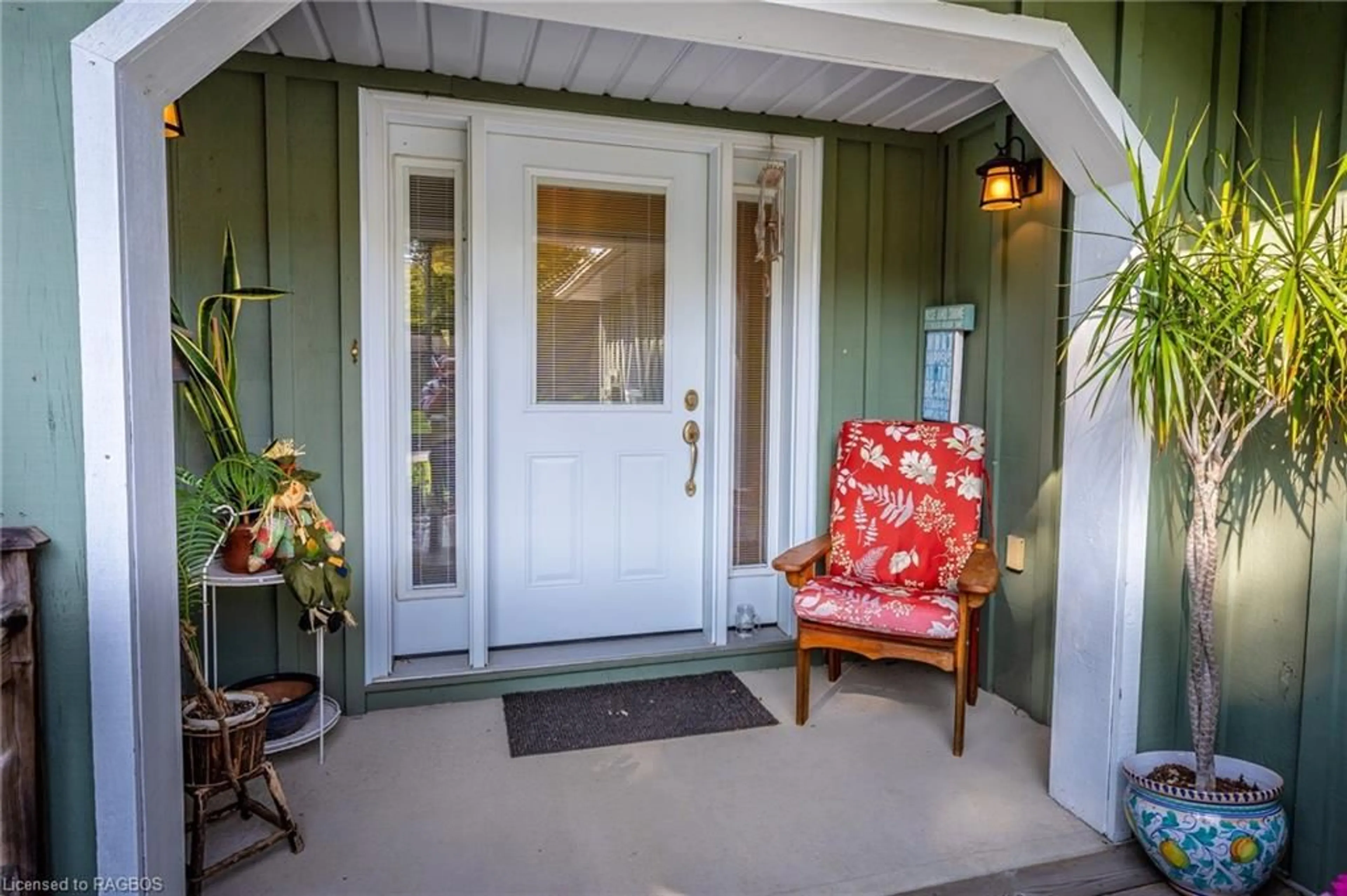 Indoor entryway, wood floors for 27 Gremik Cres, Sauble Beach Ontario N0G 2N0