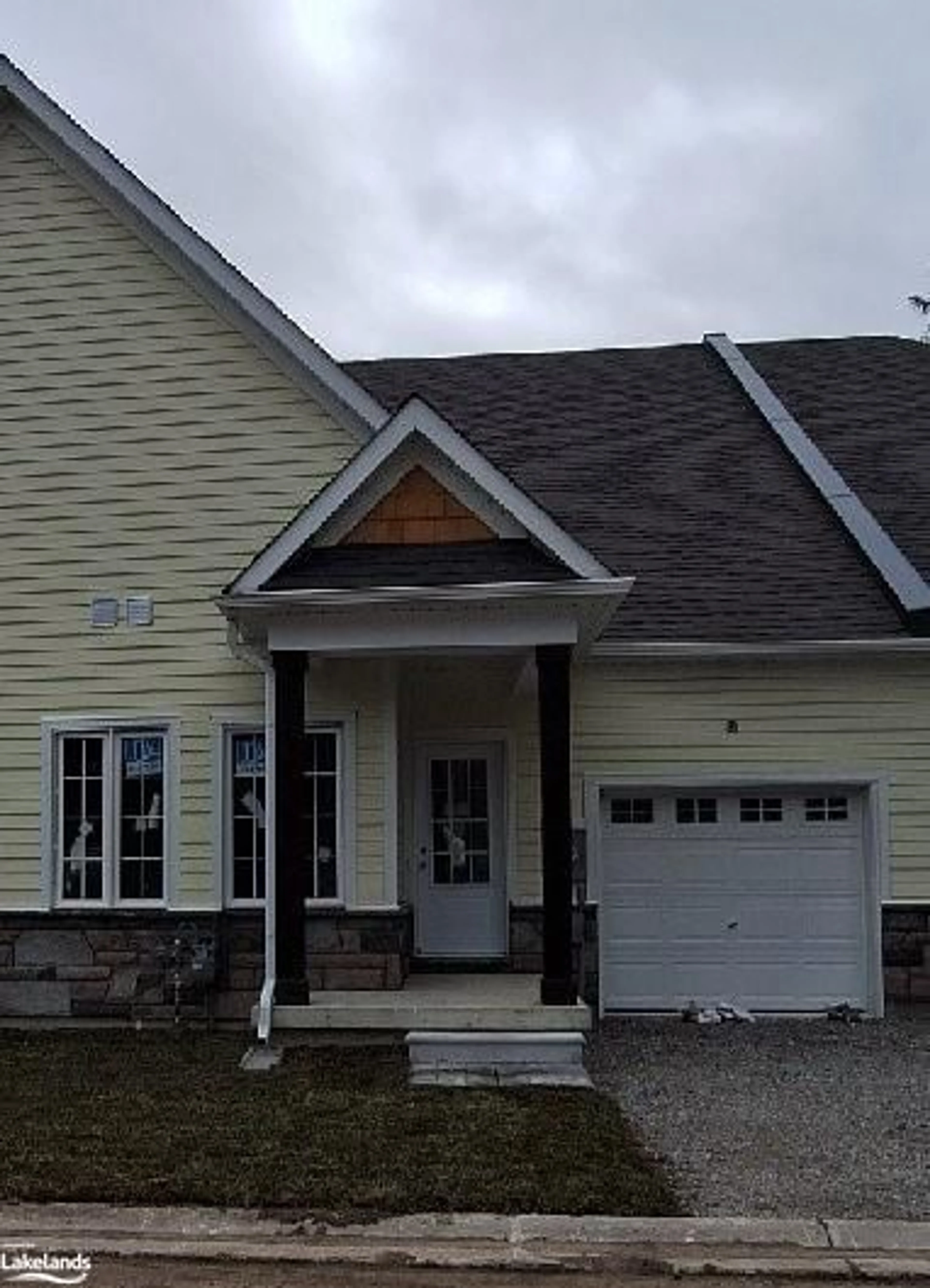 Frontside or backside of a home, cottage for 14 Leeds Crt, Bracebridge Ontario P1L 1B3