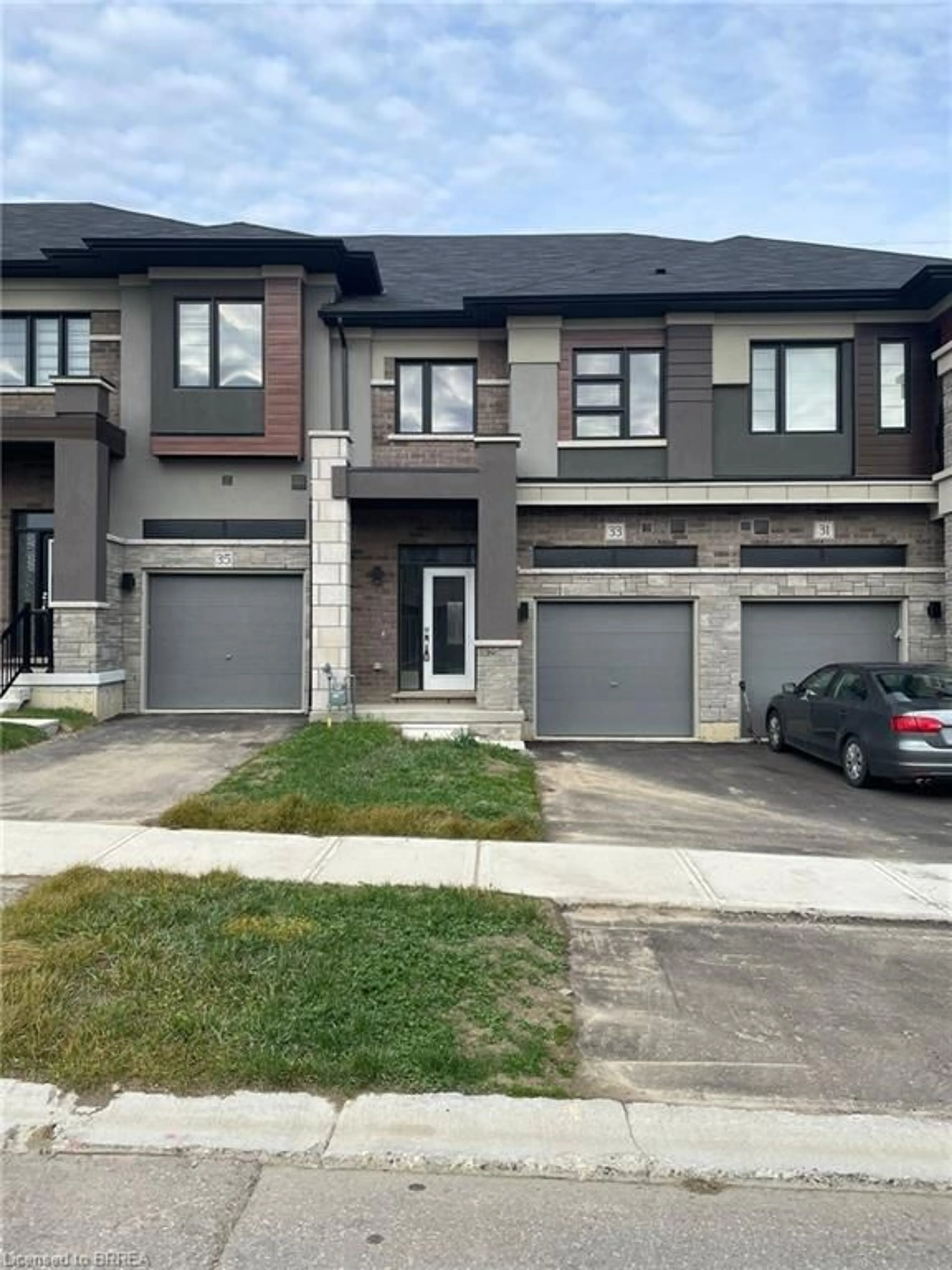 A pic from exterior of the house or condo, the street view for 33 George Brier Dr, Paris Ontario N3L 3Z9