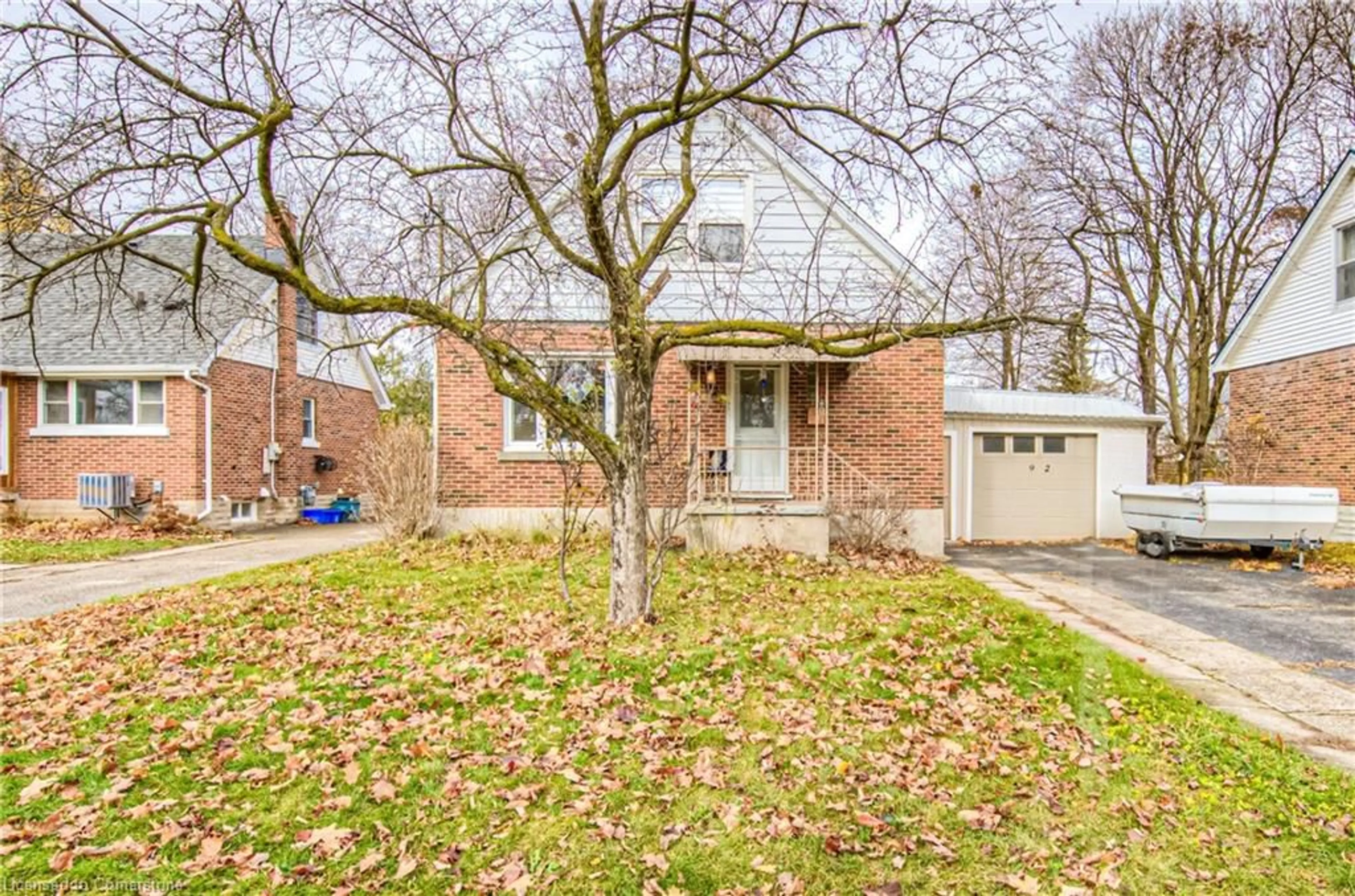 Home with brick exterior material for 92 Belleview Ave, Kitchener Ontario N2B 1G5