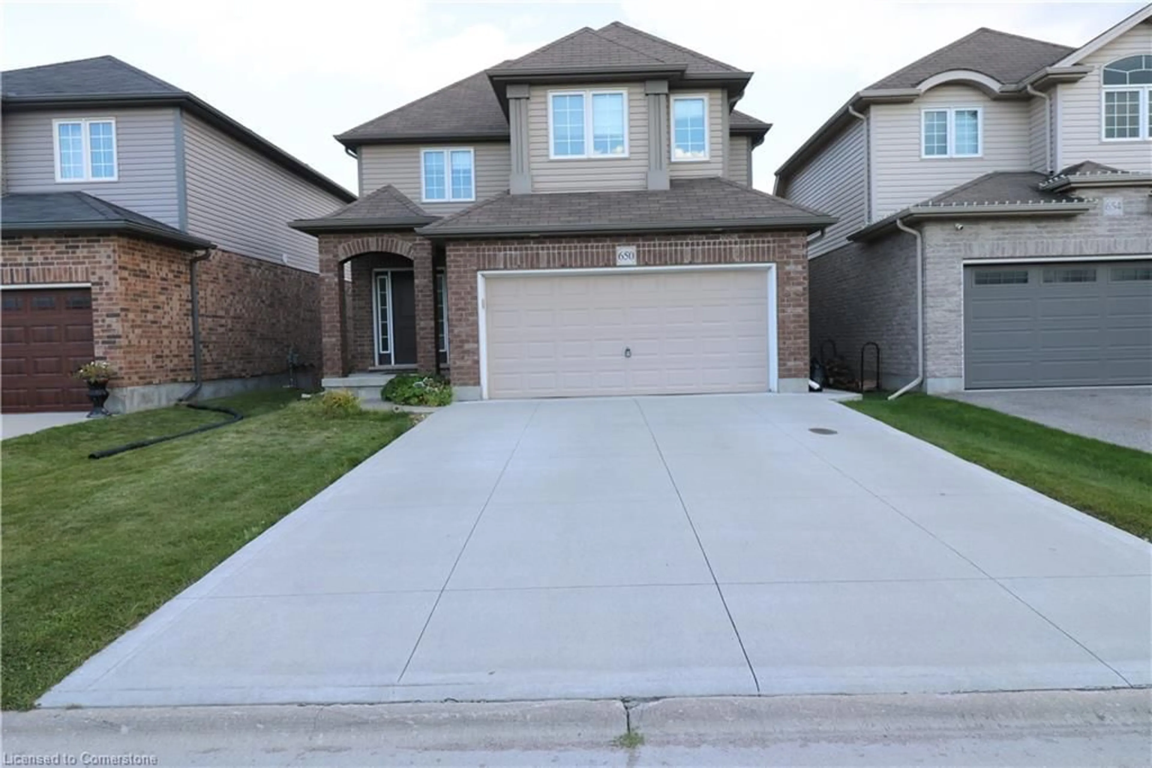 Frontside or backside of a home, the street view for 650 Frontenac Cres, Woodstock Ontario N4V 0B3