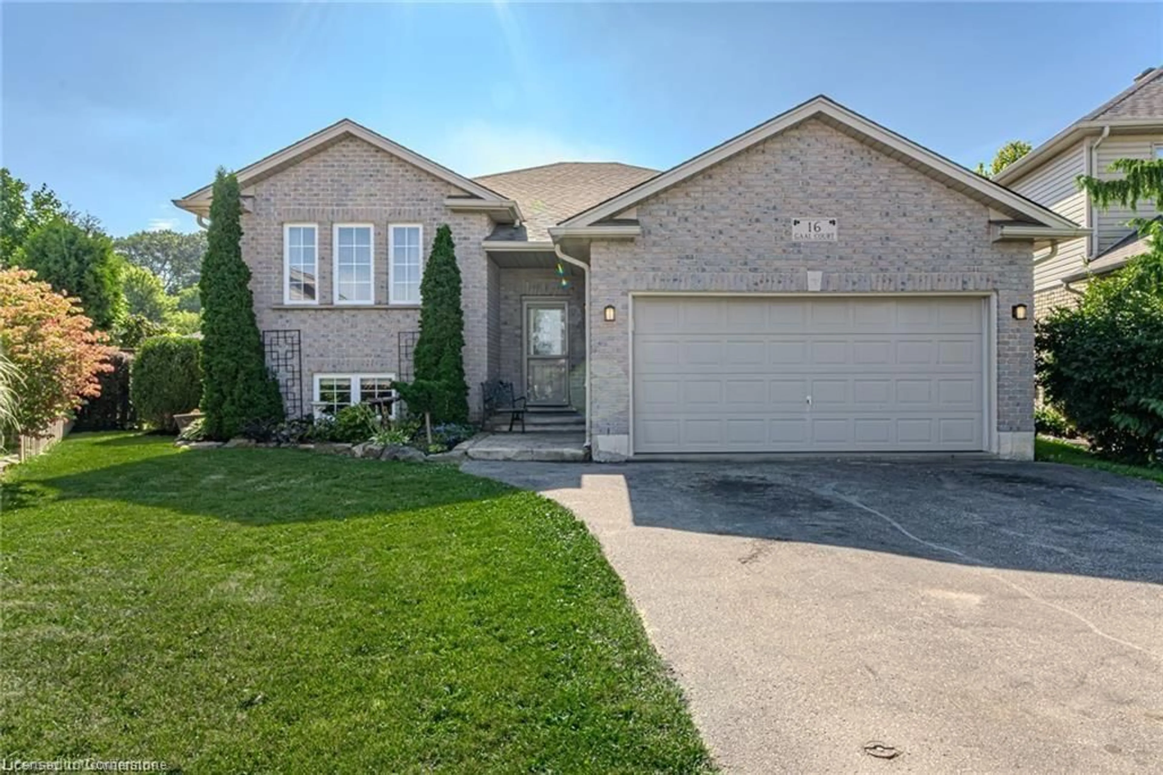 Frontside or backside of a home, the street view for 16 Gaal Crt, Brantford Ontario N3T 6R5