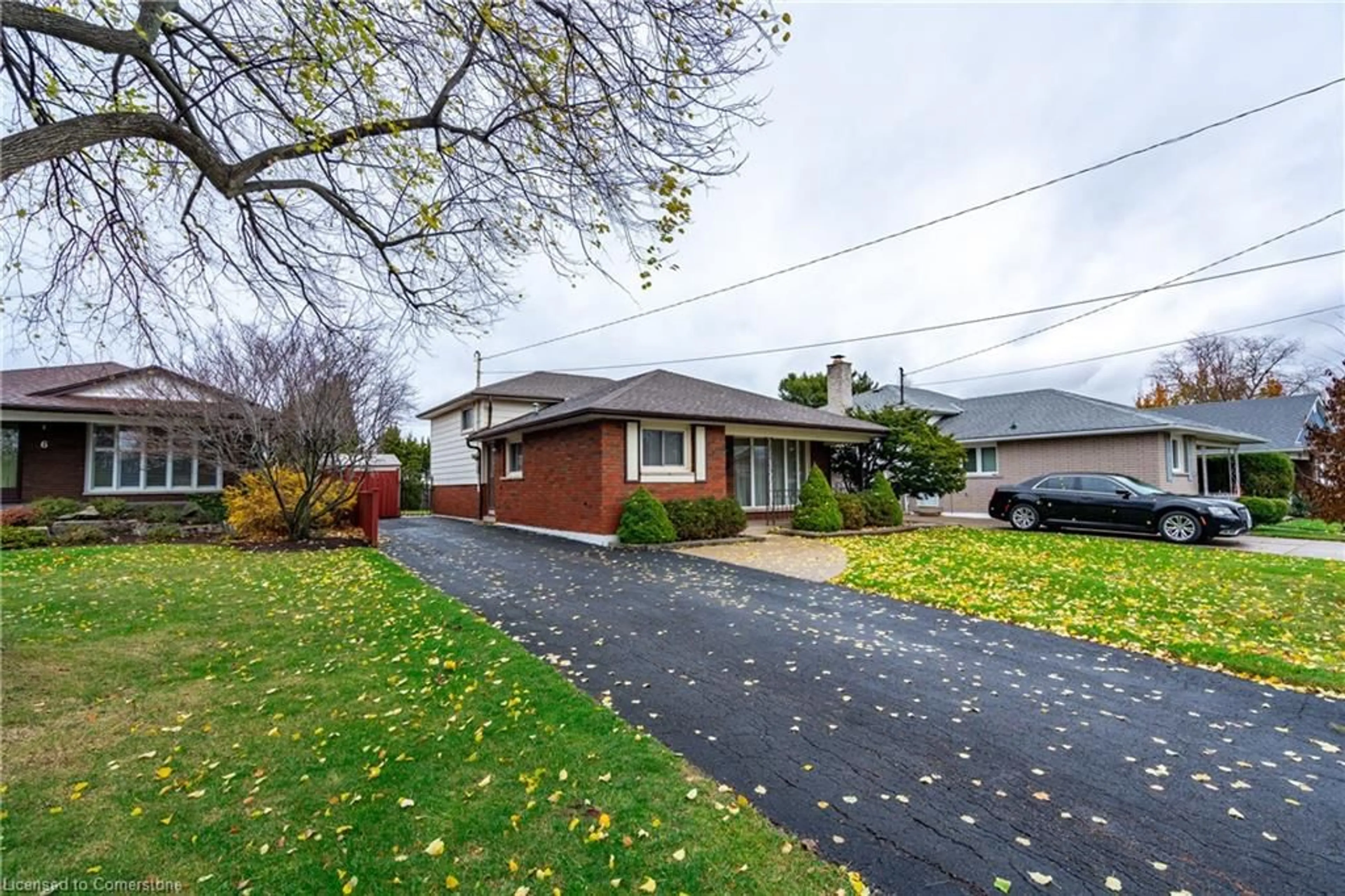 Frontside or backside of a home, cottage for 2 Croydon Crt, Hamilton Ontario L8T 2W1