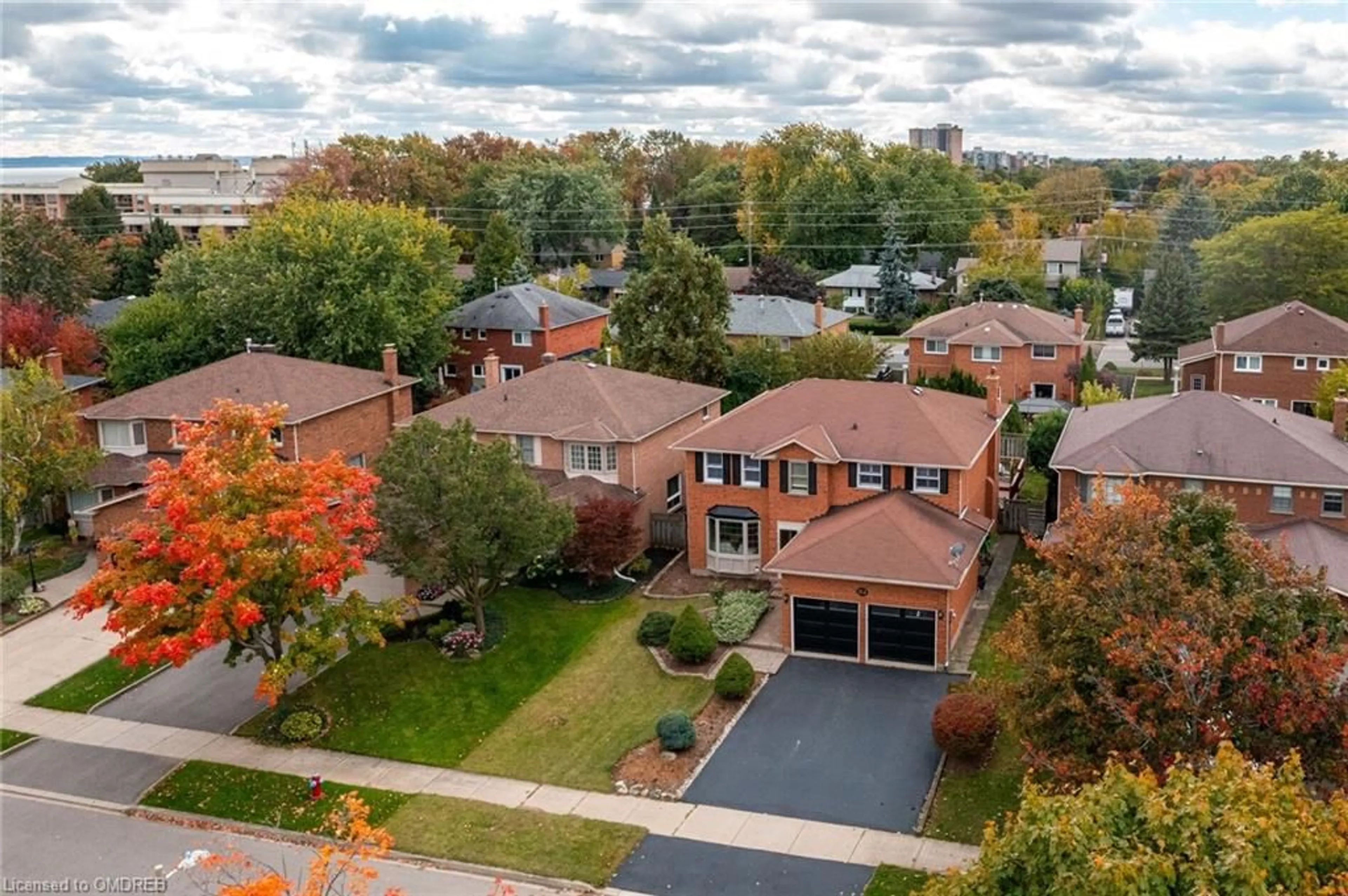 Frontside or backside of a home, the street view for 164 Warner Dr, Oakville Ontario L6L 6E7