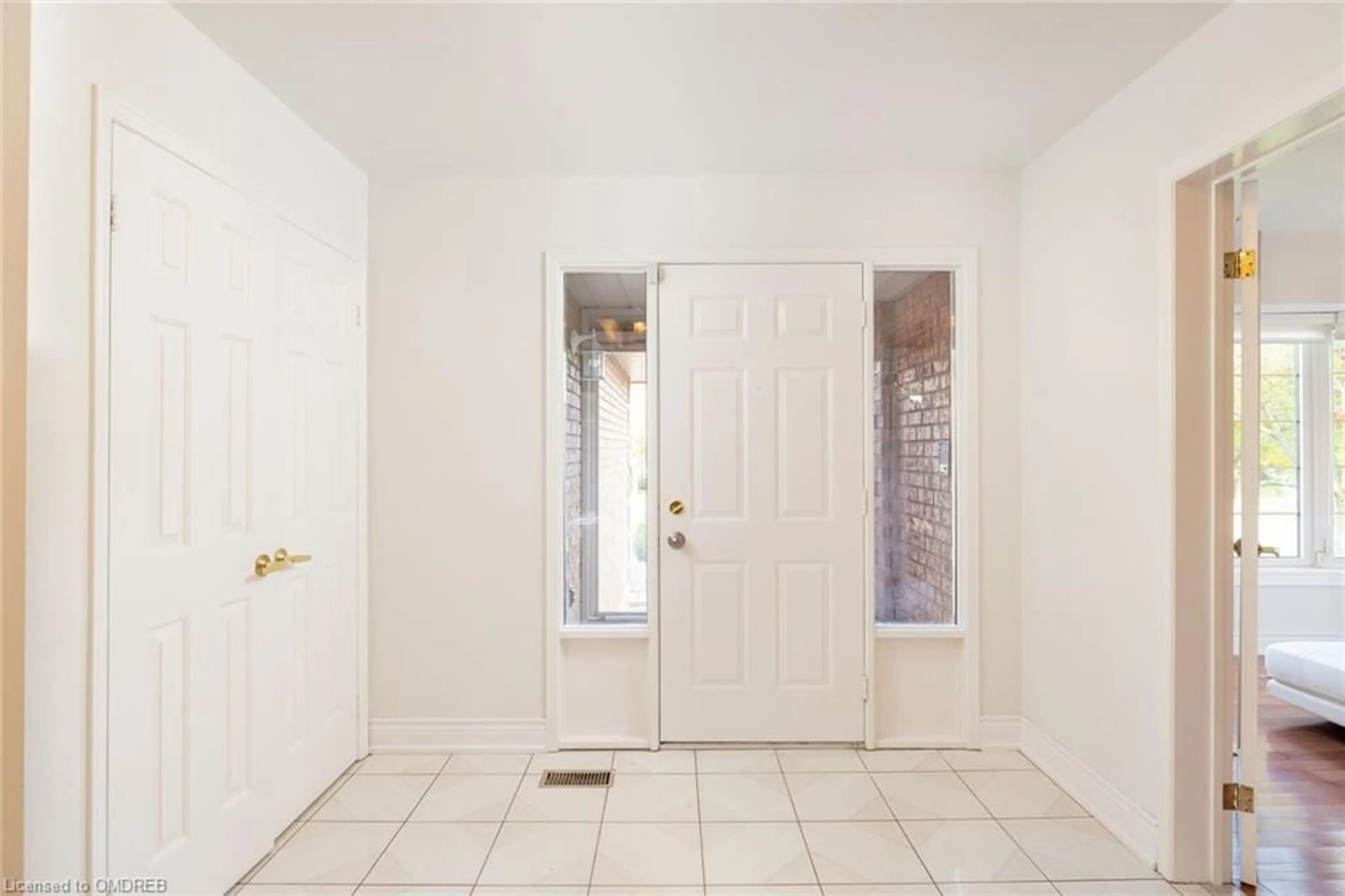 Indoor entryway, not visible floor for 164 Warner Dr, Oakville Ontario L6L 6E7