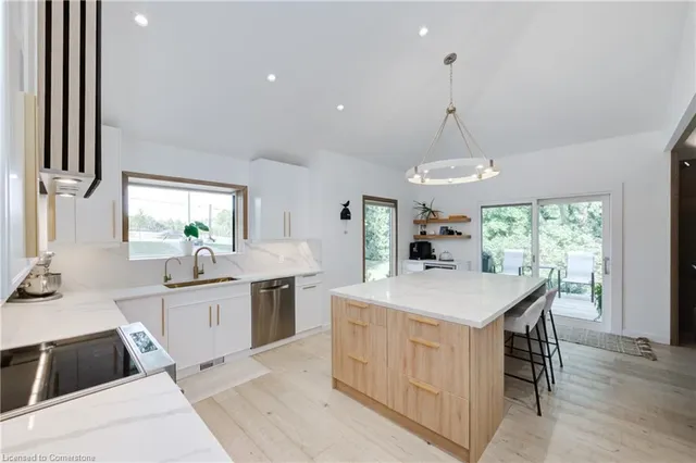 Additional property image - 380 Parkside Dr