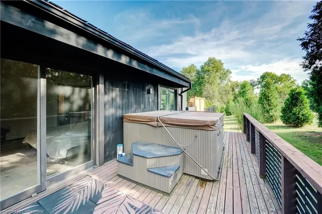 Additional property image - 380 Parkside Dr