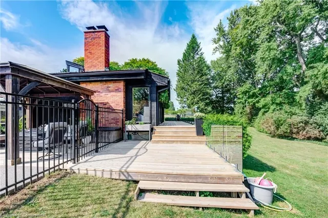 Additional property image - 380 Parkside Dr