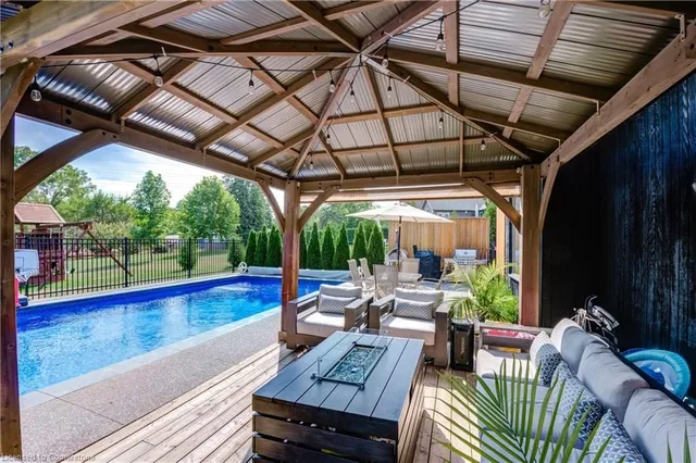 Additional property image - 380 Parkside Dr