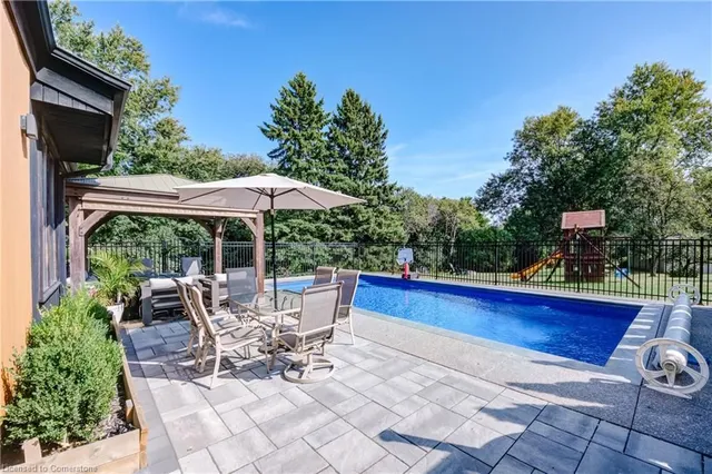 Additional property image - 380 Parkside Dr