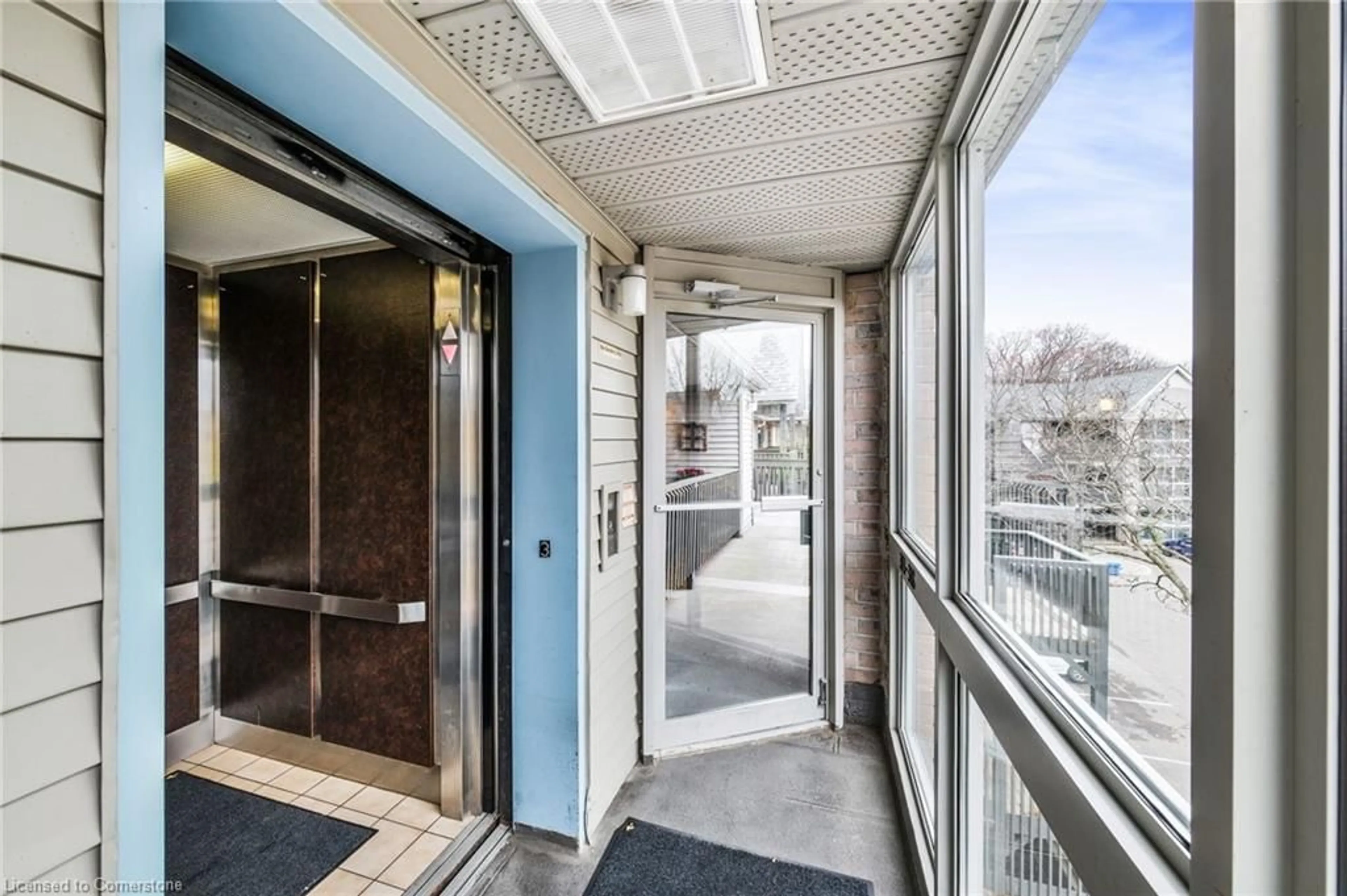 Indoor foyer for 2030 Cleaver Ave #318, Burlington Ontario L7M 4C3