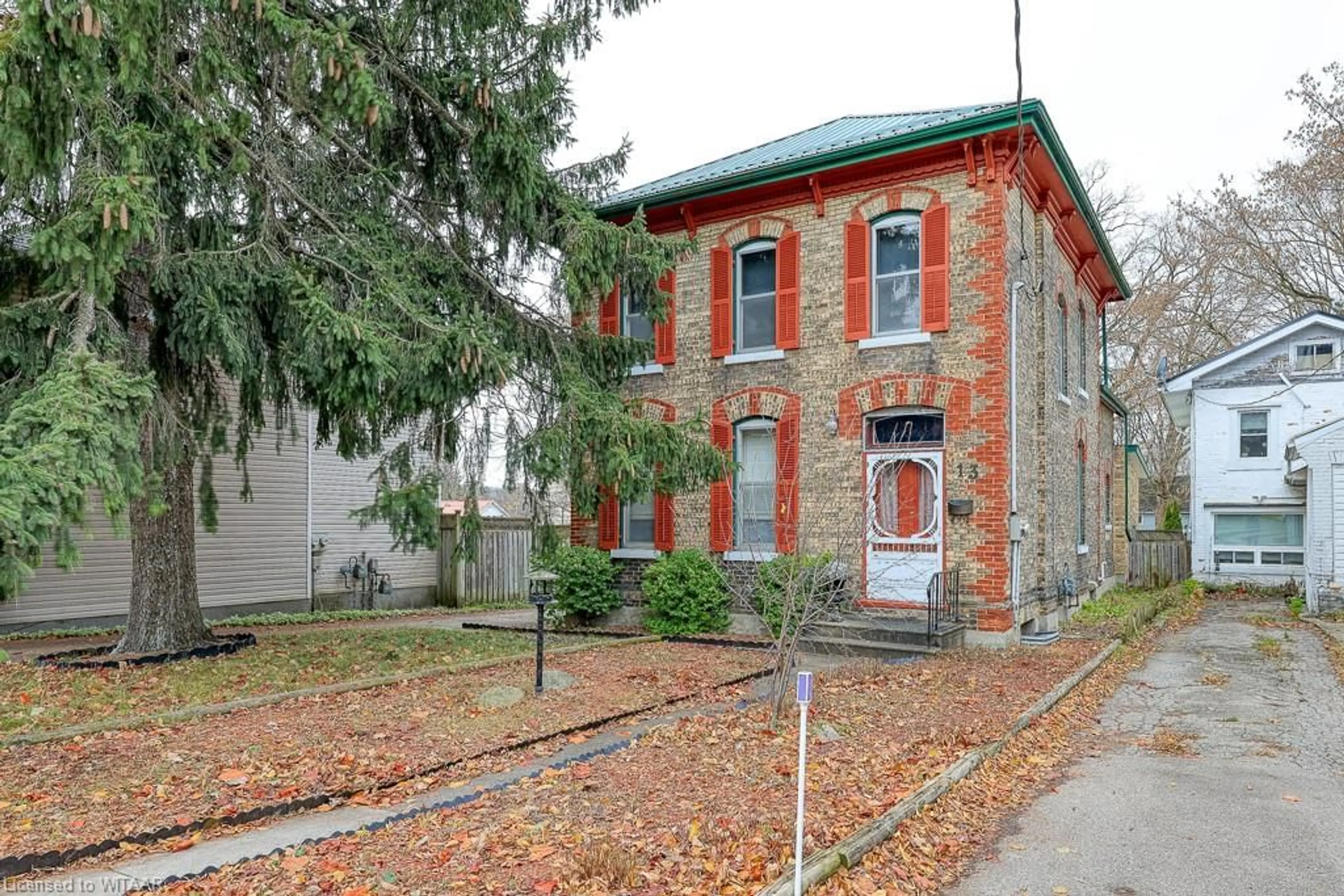 A pic from exterior of the house or condo, the front or back of building for 13 Oxford St, Woodstock Ontario N4S 6A2