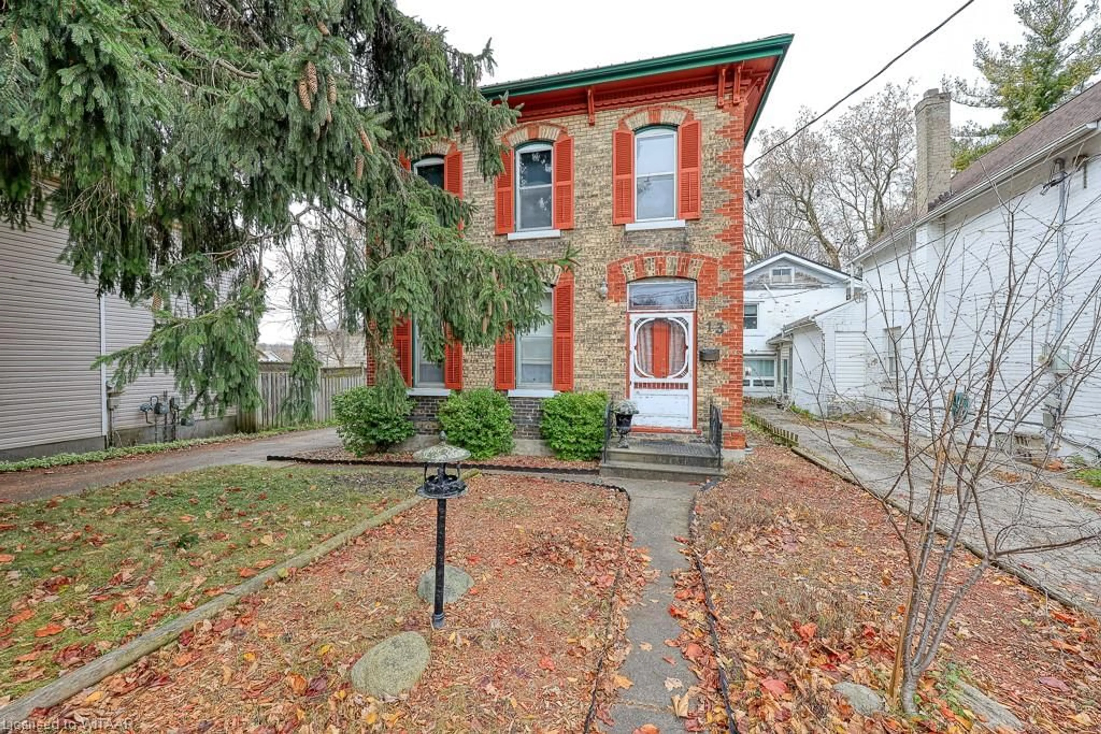 A pic from exterior of the house or condo, the street view for 13 Oxford St, Woodstock Ontario N4S 6A2