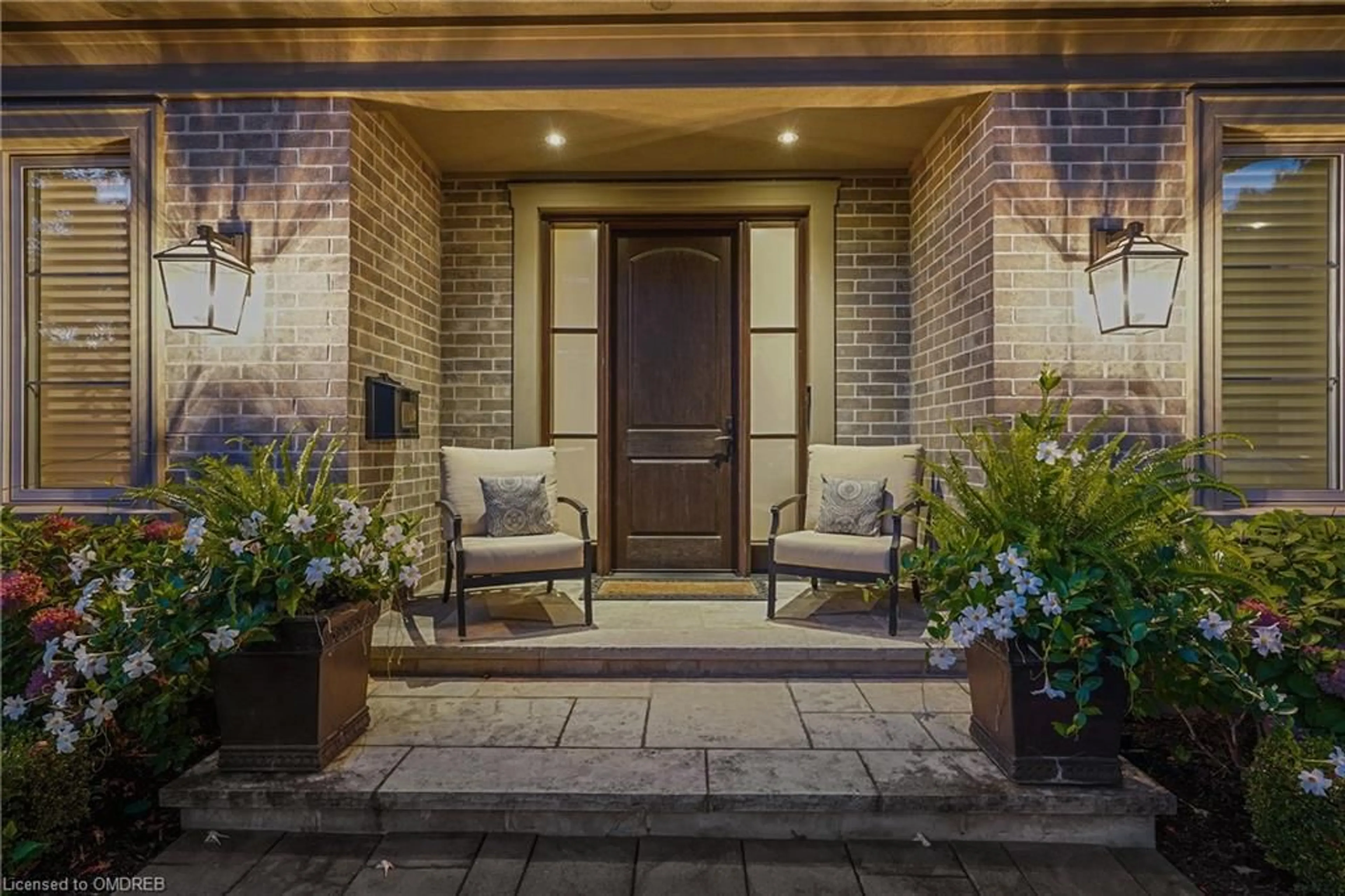 Indoor entryway, wood floors for 823 Partridge Dr, Burlington Ontario L7T 2Z6