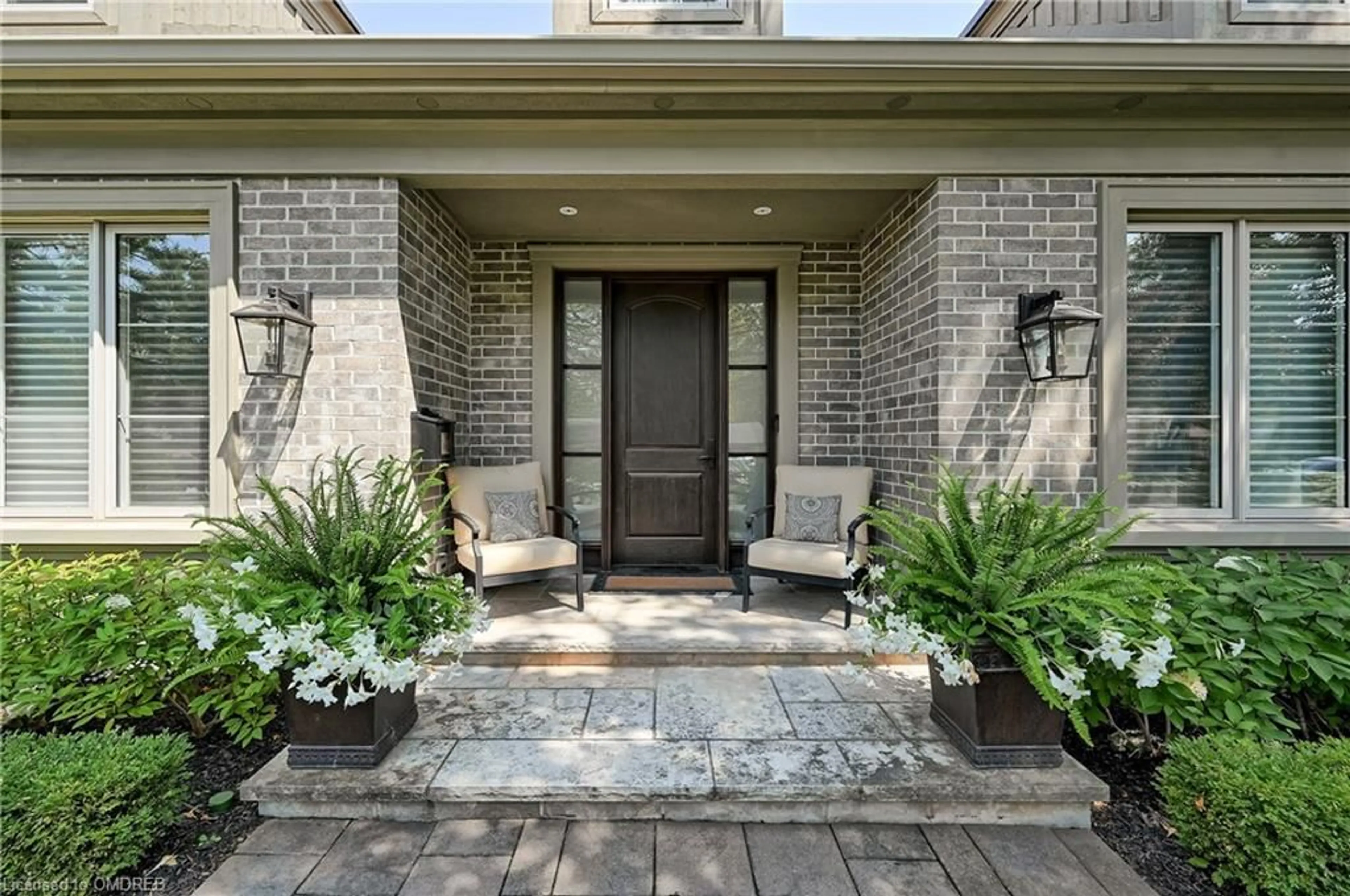 Indoor entryway, wood floors for 823 Partridge Dr, Burlington Ontario L7T 2Z6