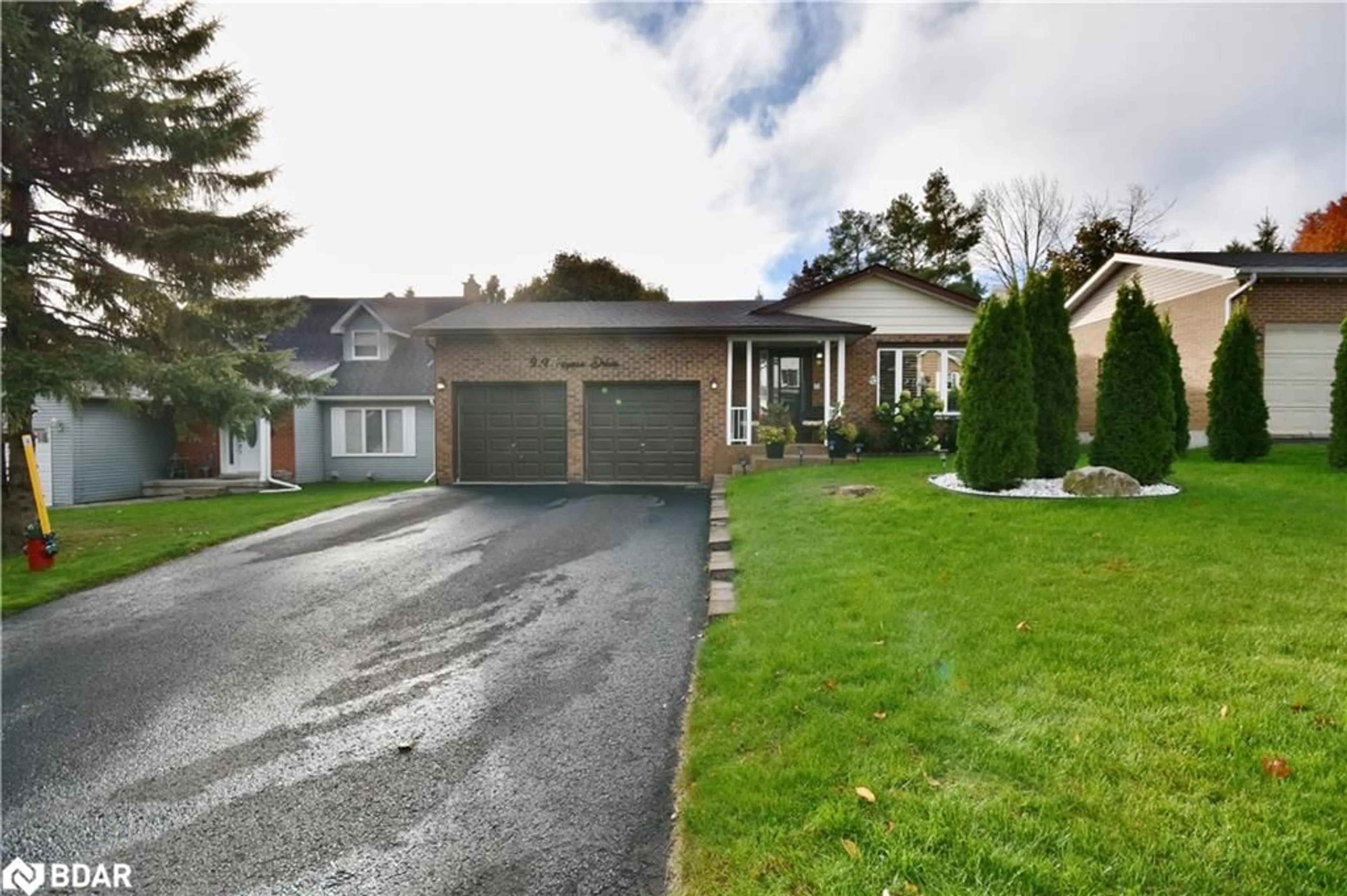 Frontside or backside of a home, the street view for 9 Mariposa Dr, Orillia Ontario L3V 7G6