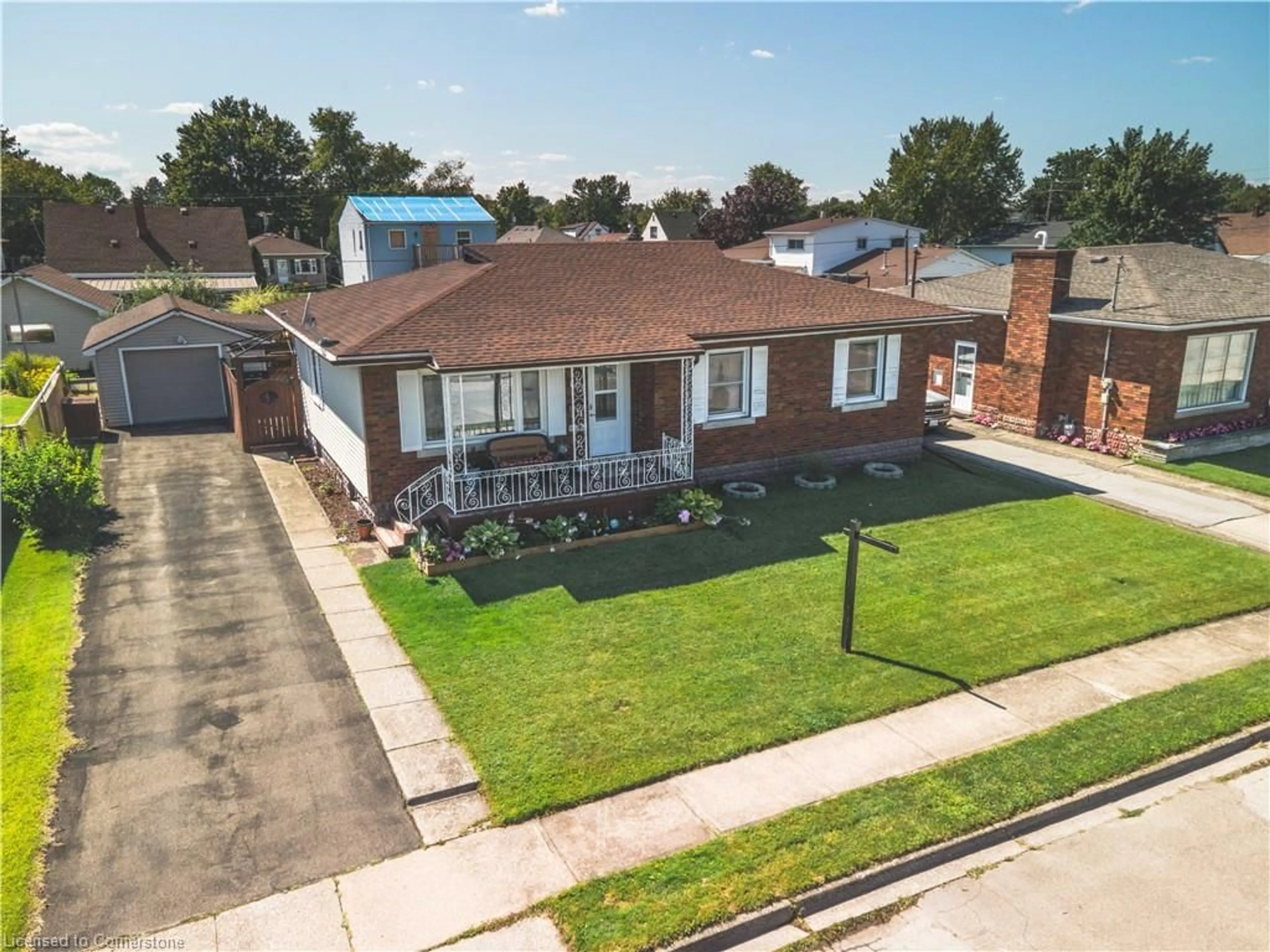 Frontside or backside of a home, the street view for 662 Harriet St, Welland Ontario L3B 2J3