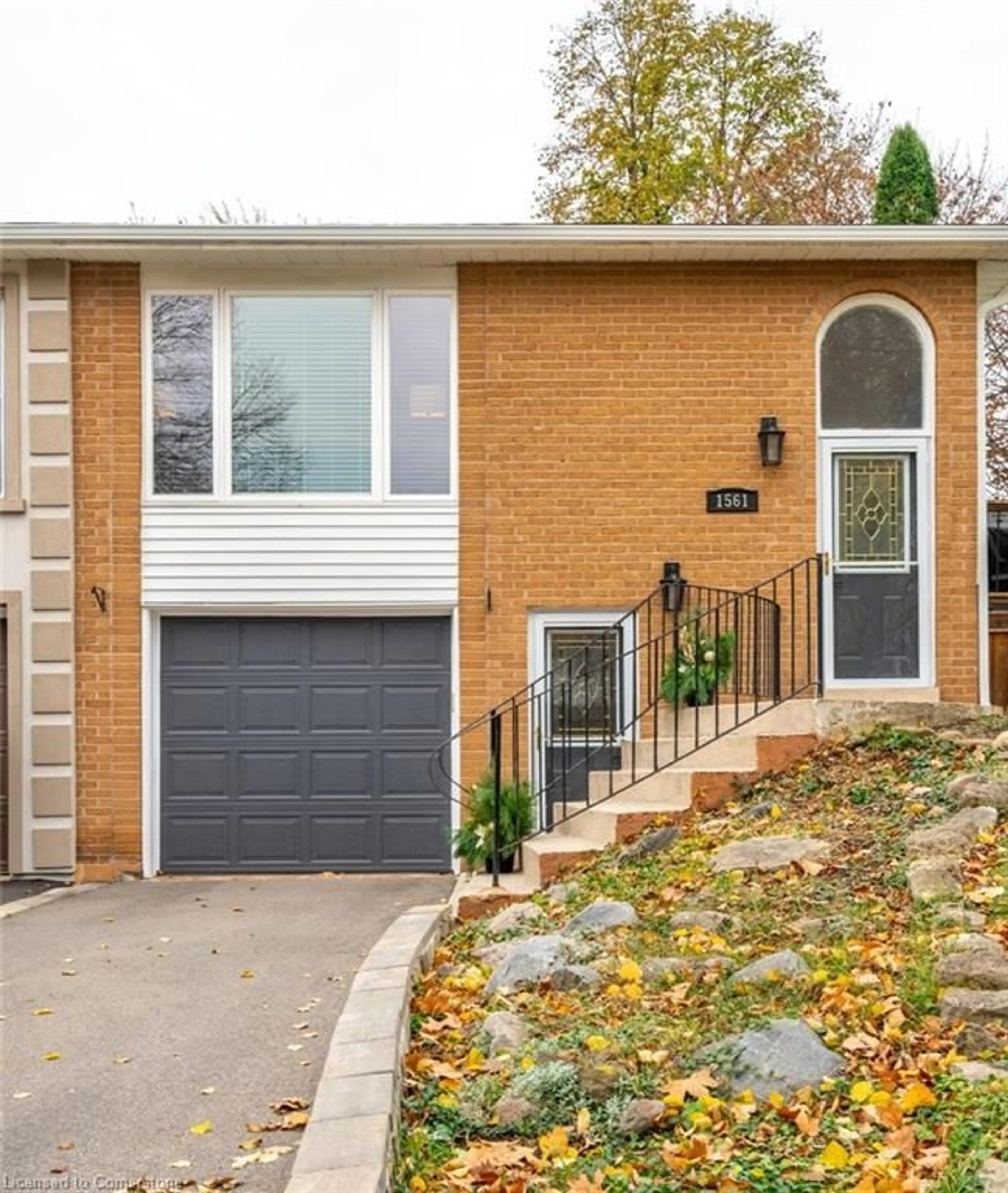 Home with brick exterior material for 1561 Newlands Cres, Burlington Ontario L7M 1P1